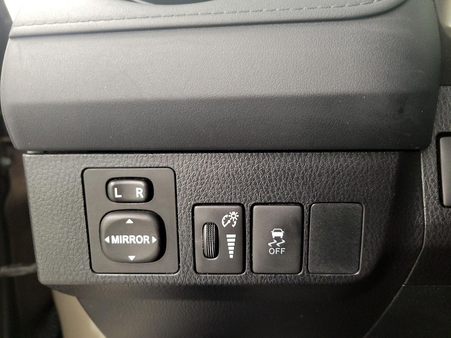 Thumbnail: 2015 Toyota RAV4 - 13