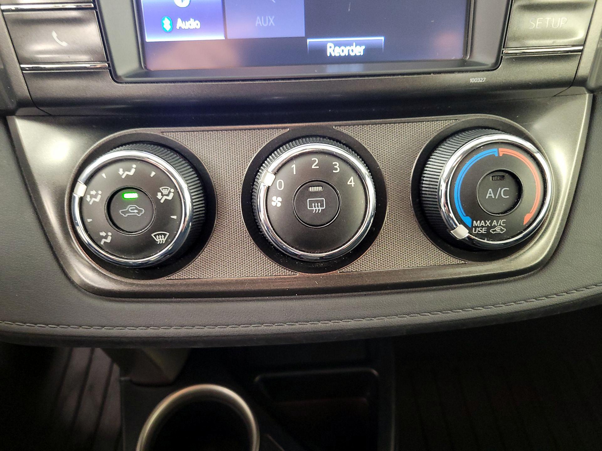 Thumbnail: 2015 Toyota RAV4 - 16