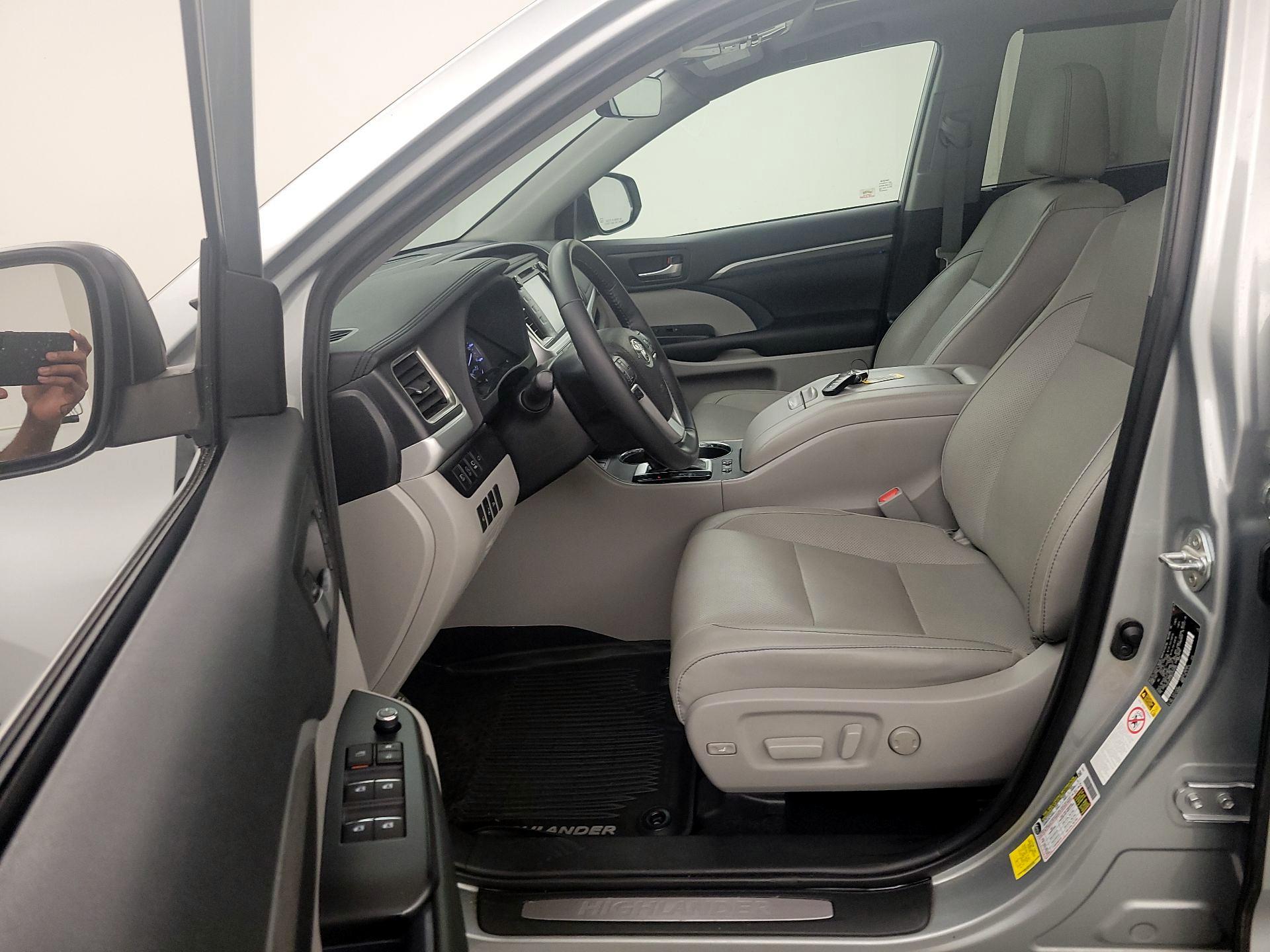 Thumbnail: 2019 Toyota Highlander - 11