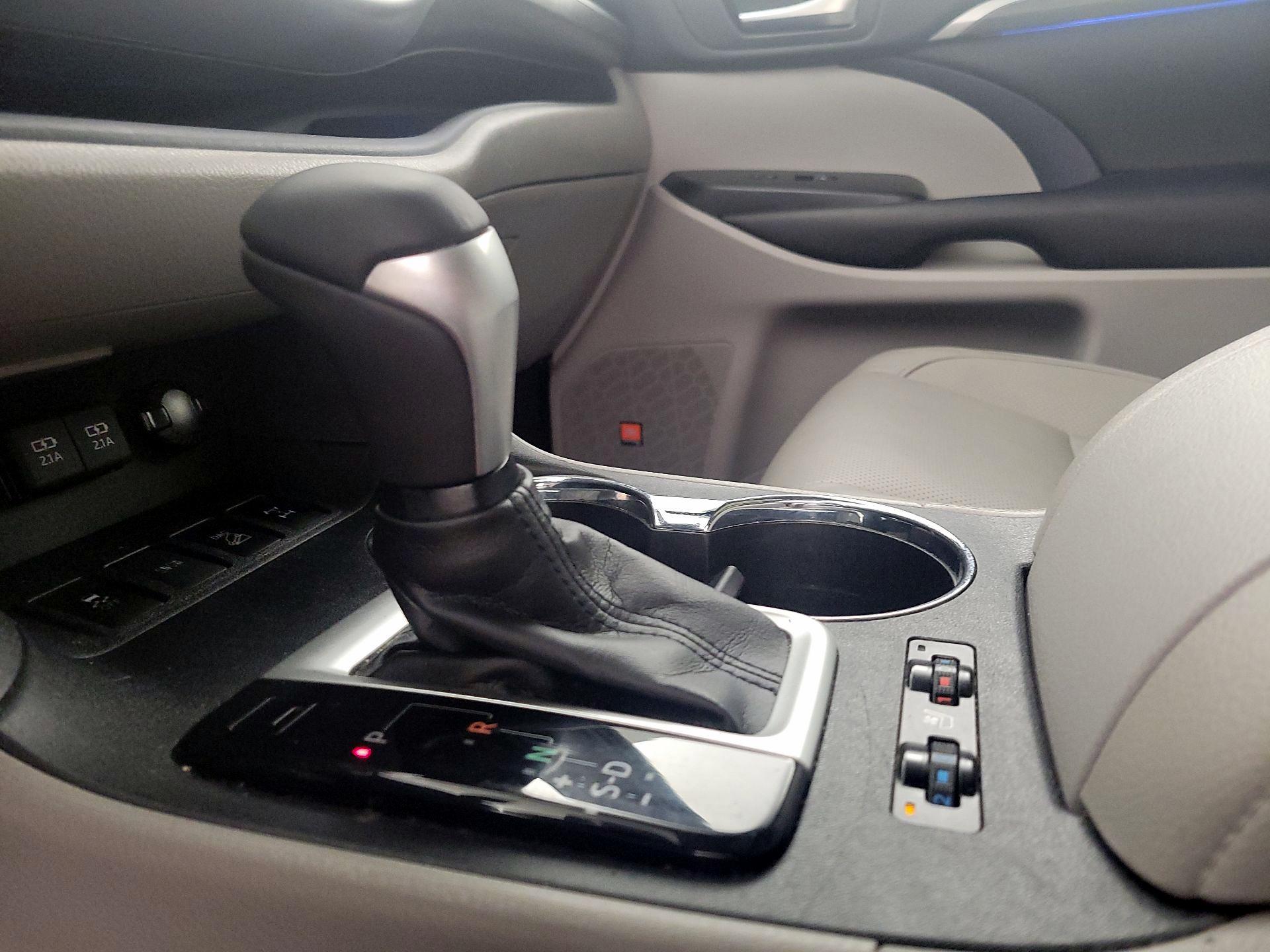 Thumbnail: 2019 Toyota Highlander - 18