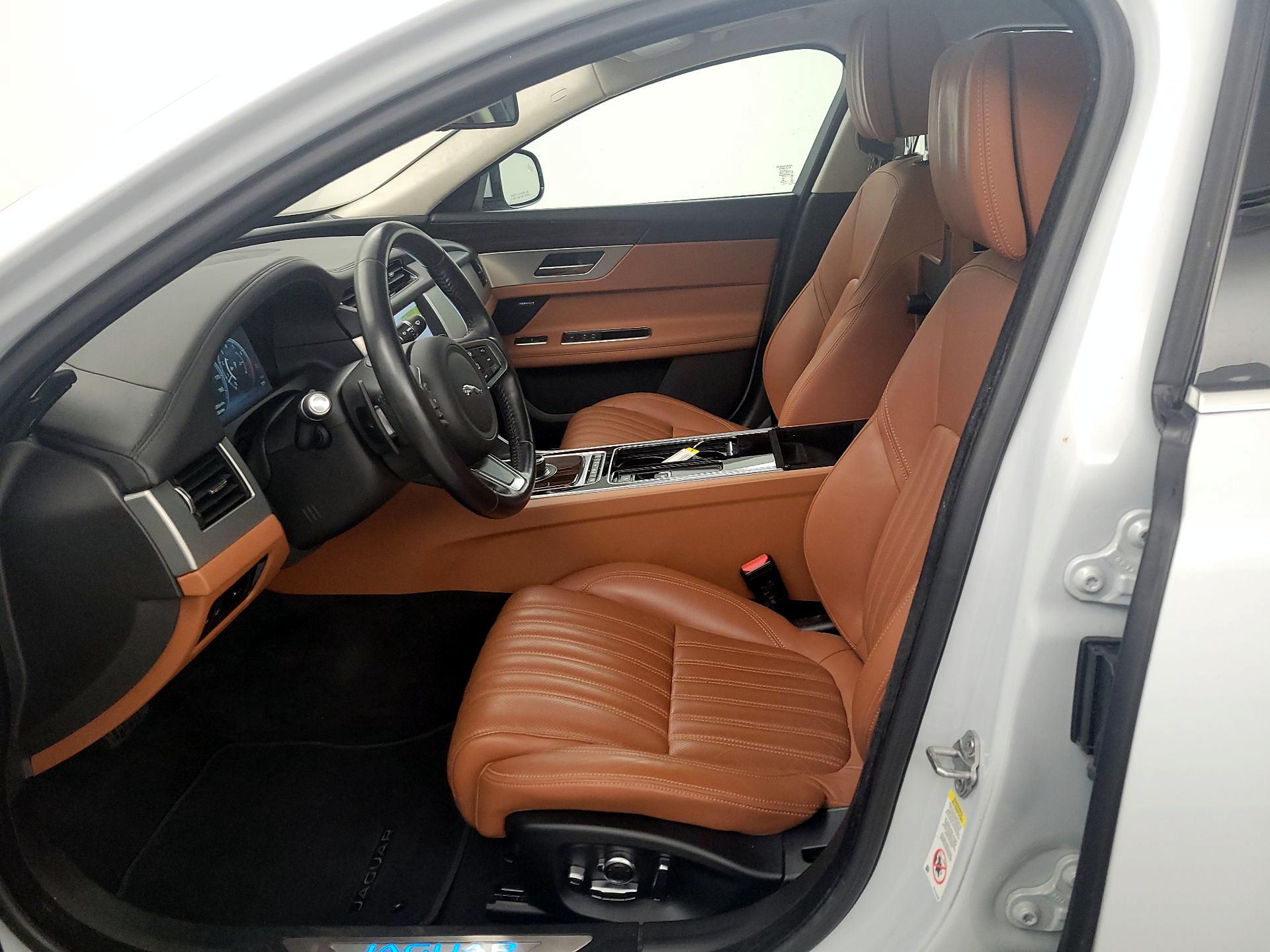 Thumbnail: 2018 Jaguar XF - 11