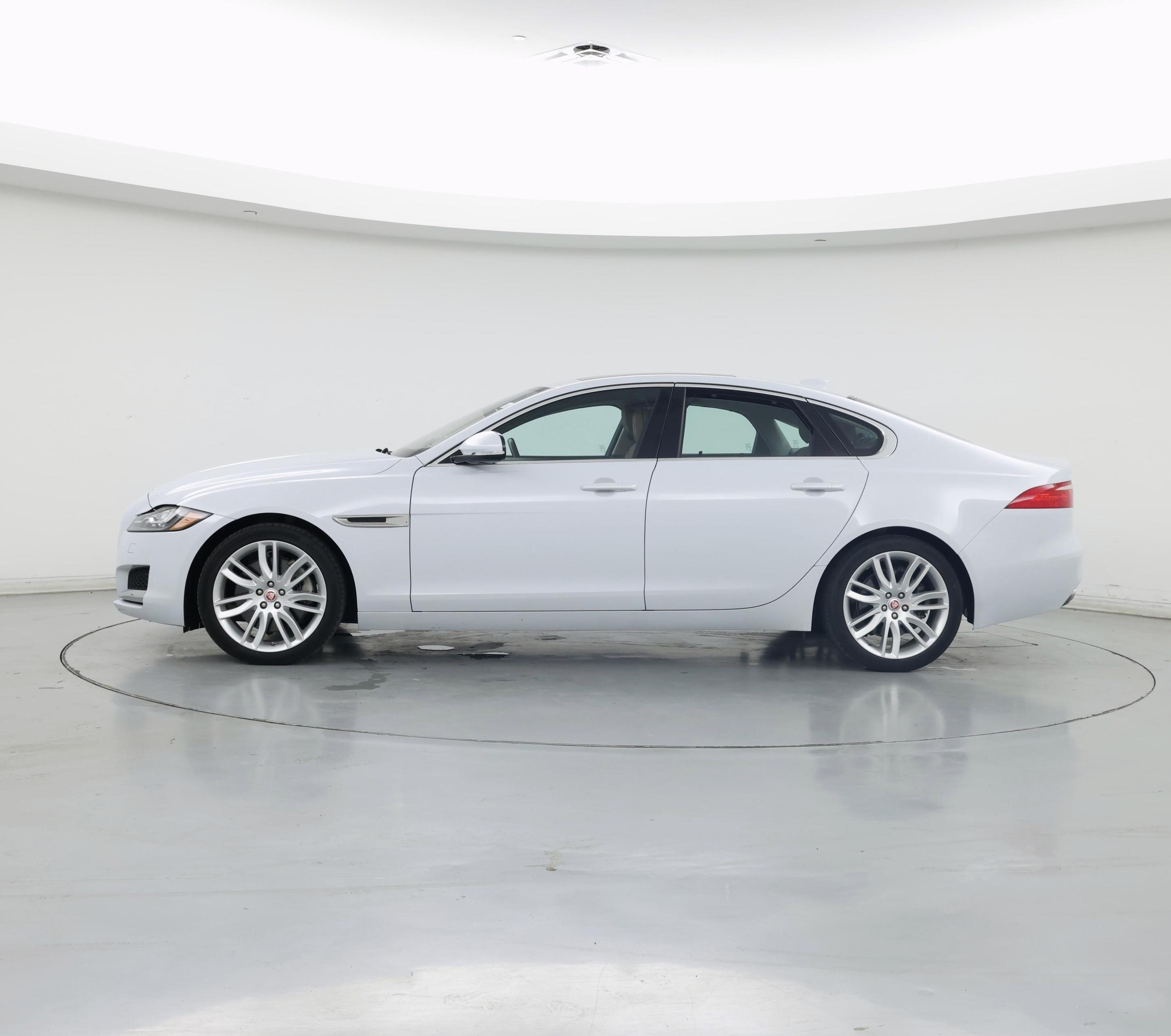 Thumbnail: 2018 Jaguar XF - 3