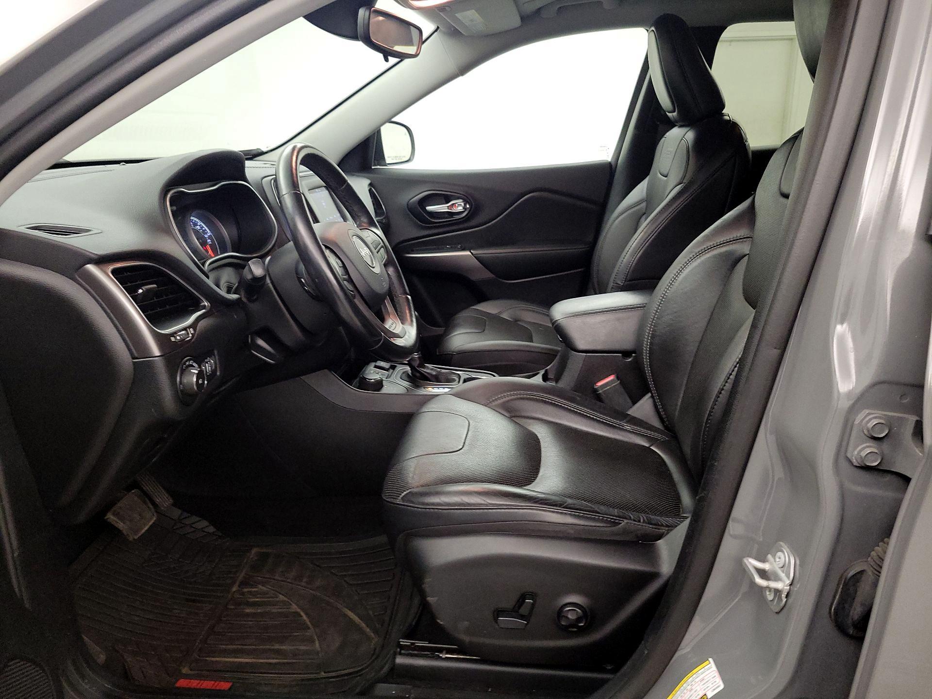 Thumbnail: 2020 Jeep Cherokee - 11