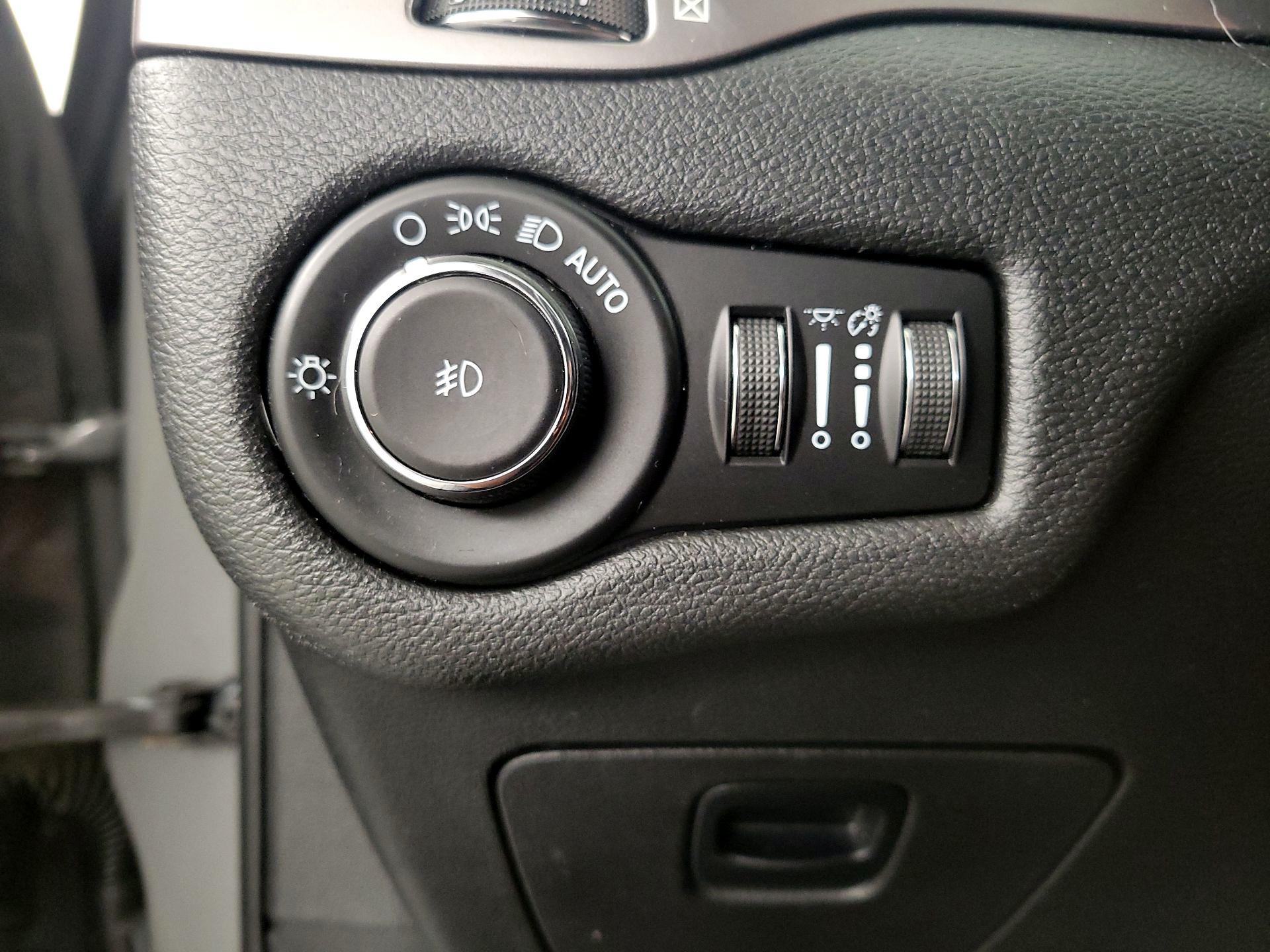 Thumbnail: 2020 Jeep Cherokee - 13