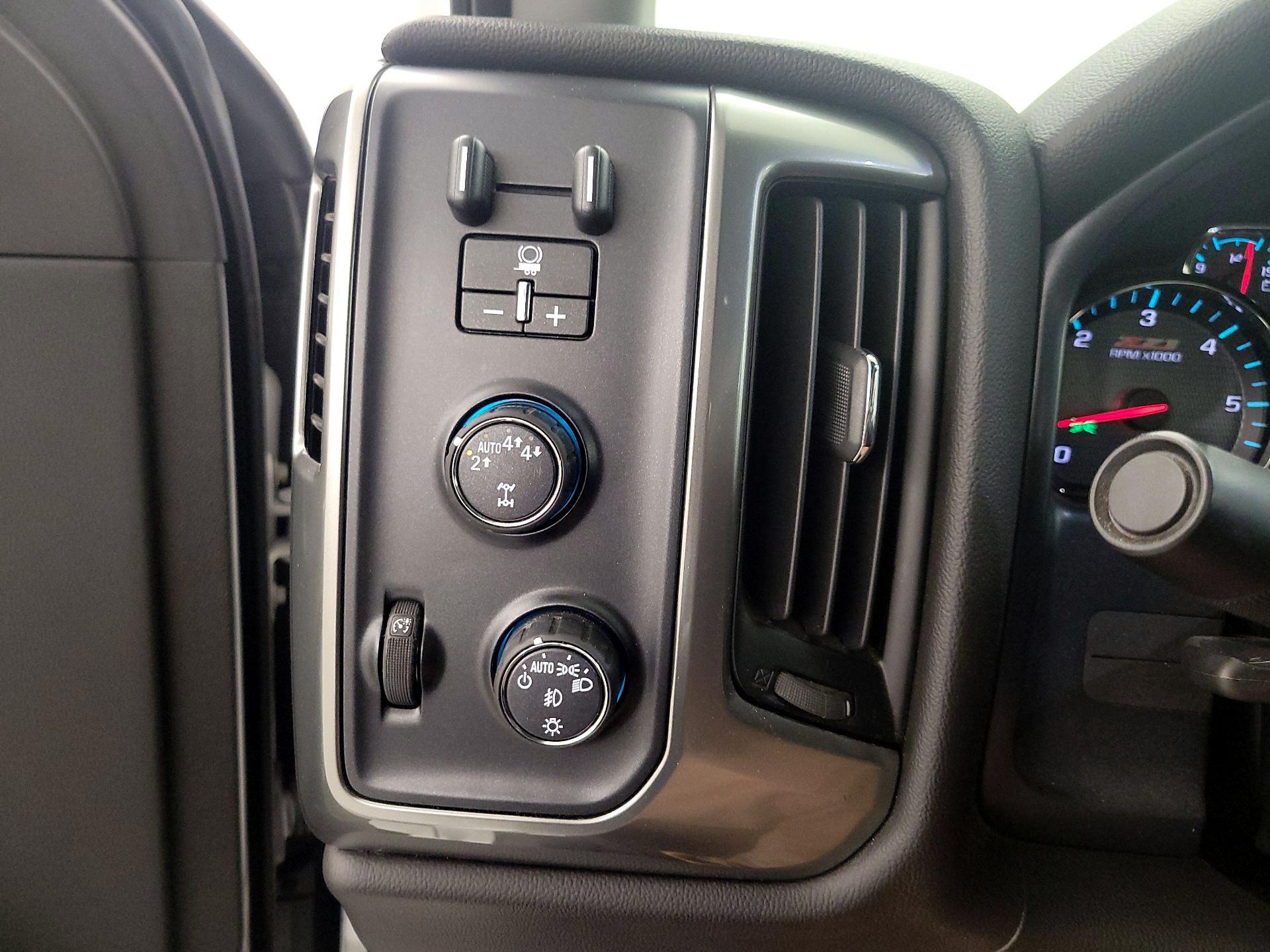 Thumbnail: 2018 Chevrolet Silverado 1500 - 13