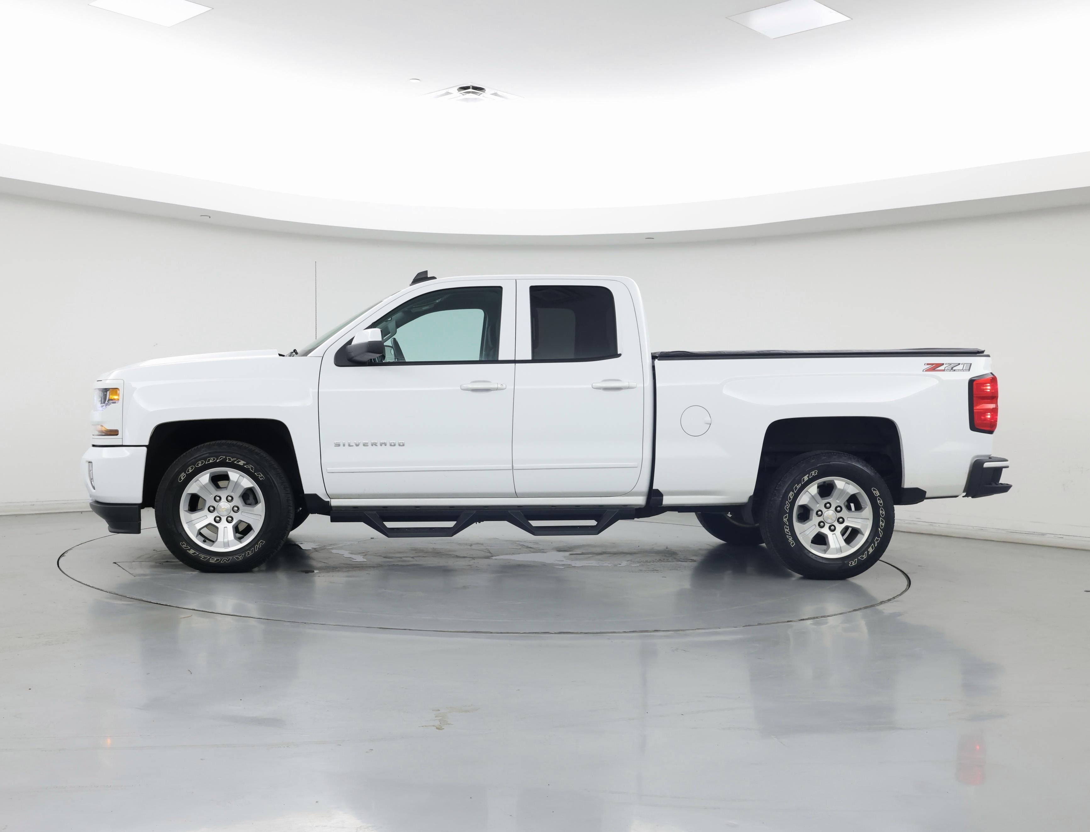 Thumbnail: 2018 Chevrolet Silverado 1500 - 3
