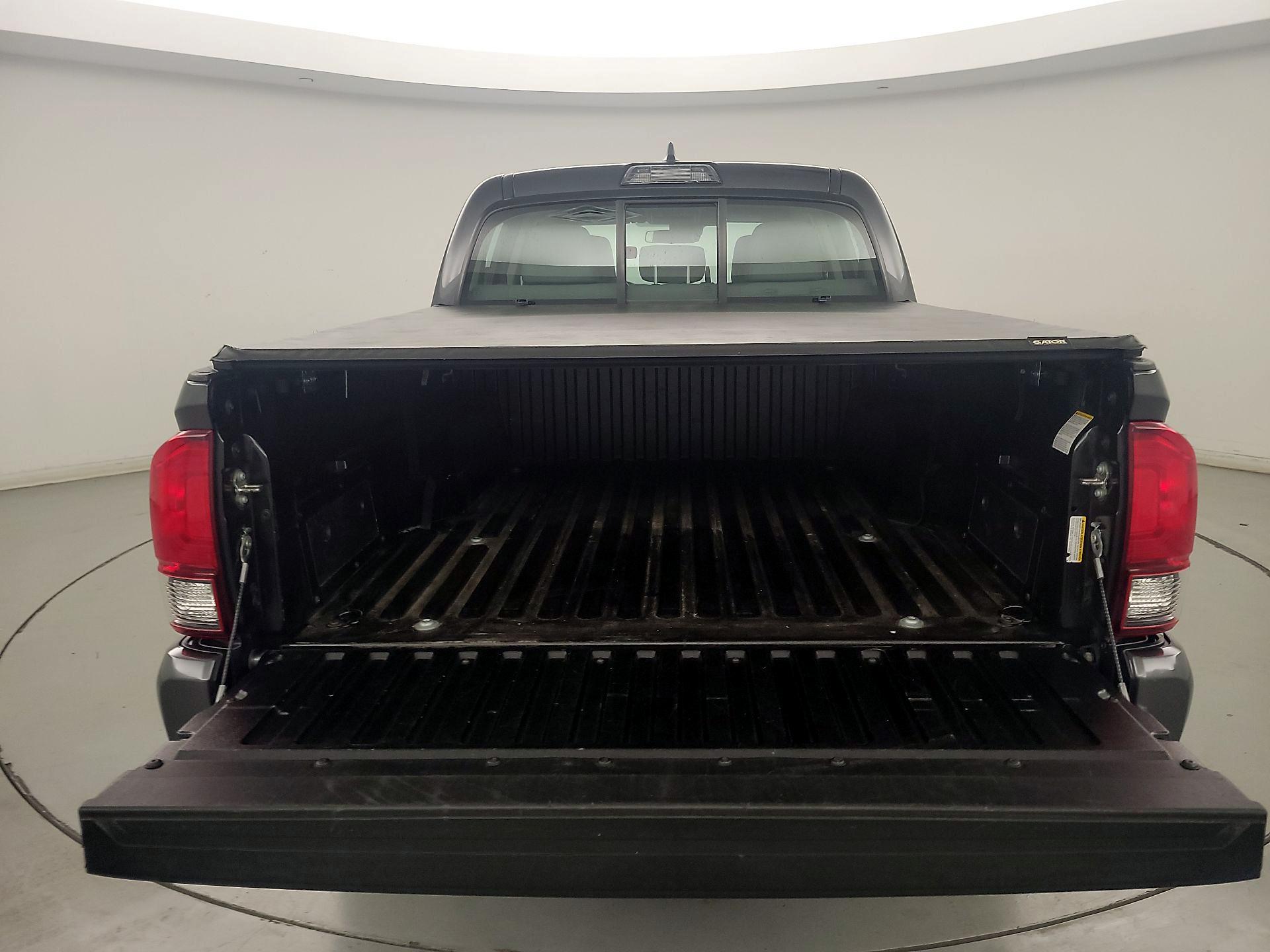 Thumbnail: 2018 Toyota Tacoma - 20