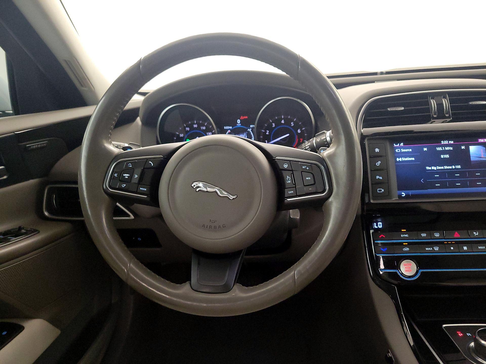 Thumbnail: 2017 Jaguar XE - 10