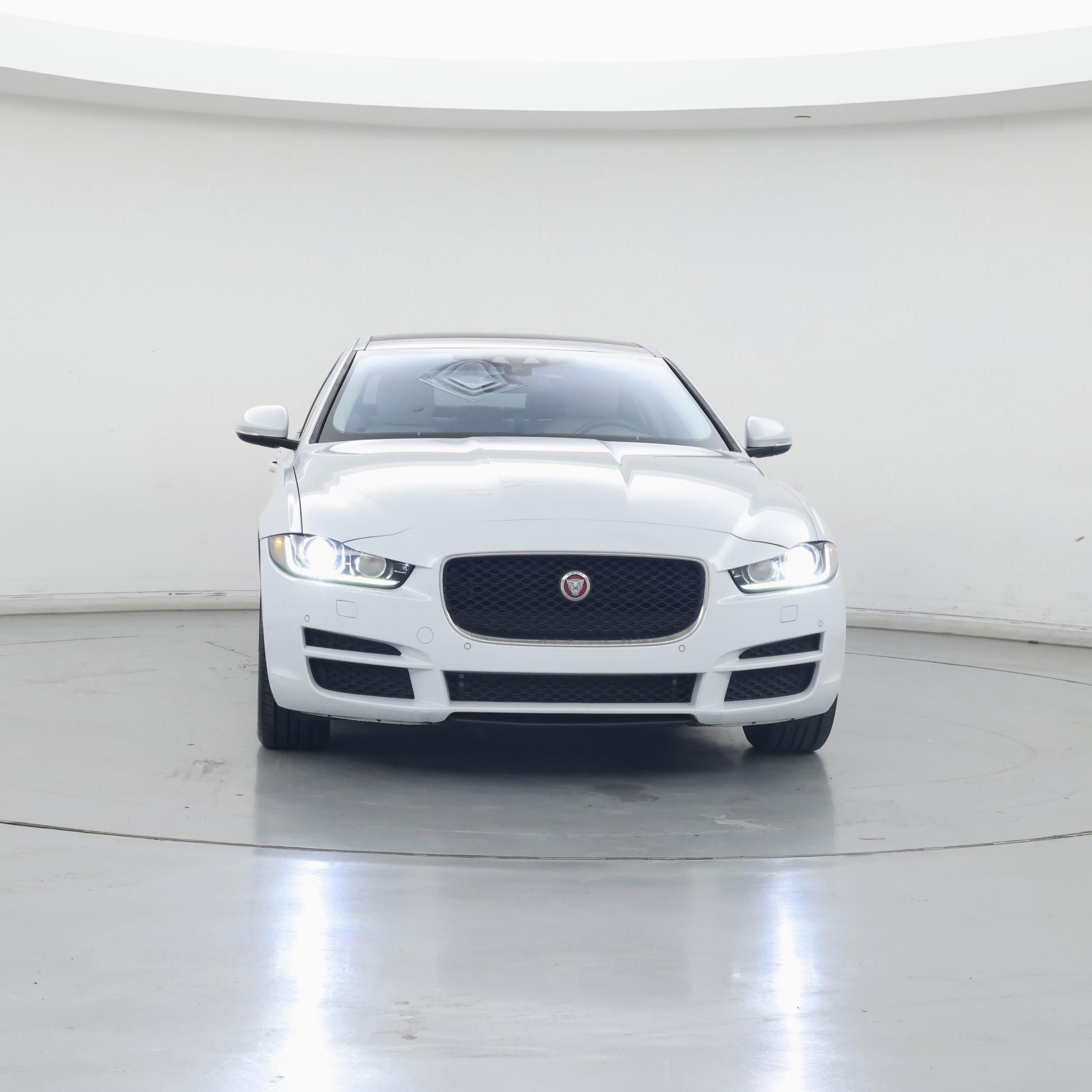 Thumbnail: 2017 Jaguar XE - 5
