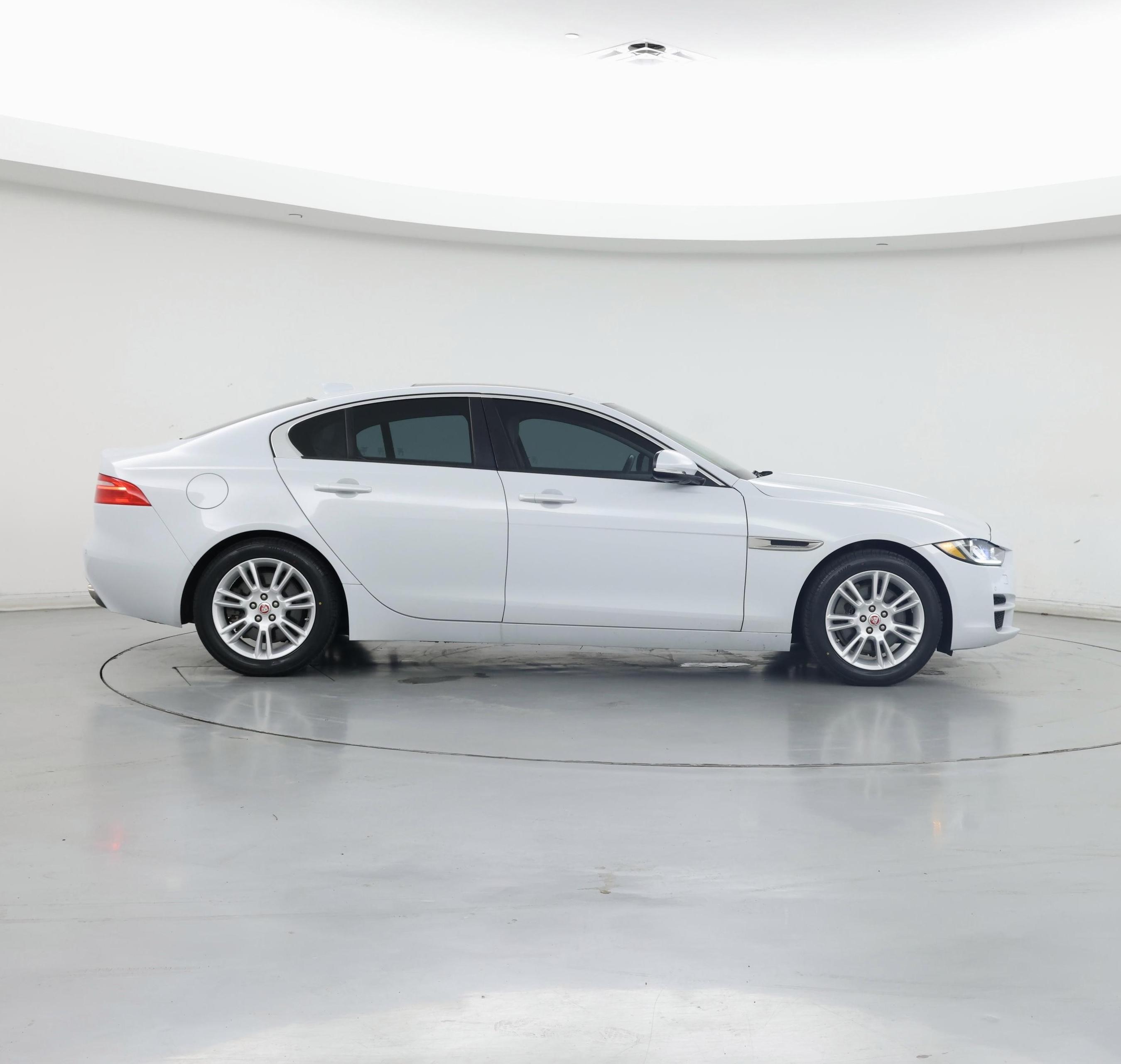 Thumbnail: 2017 Jaguar XE - 7