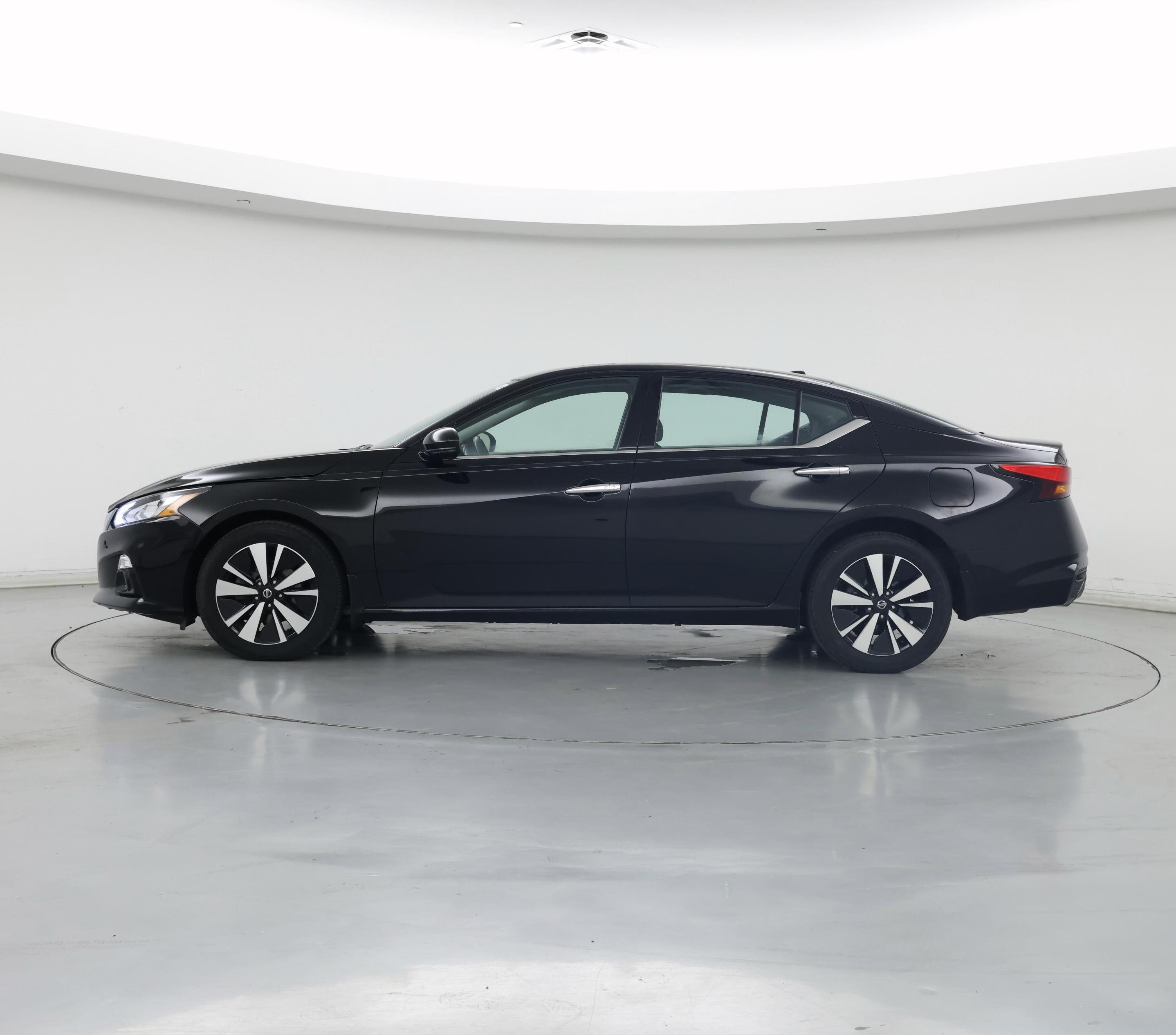 Thumbnail: 2020 Nissan Altima - 3