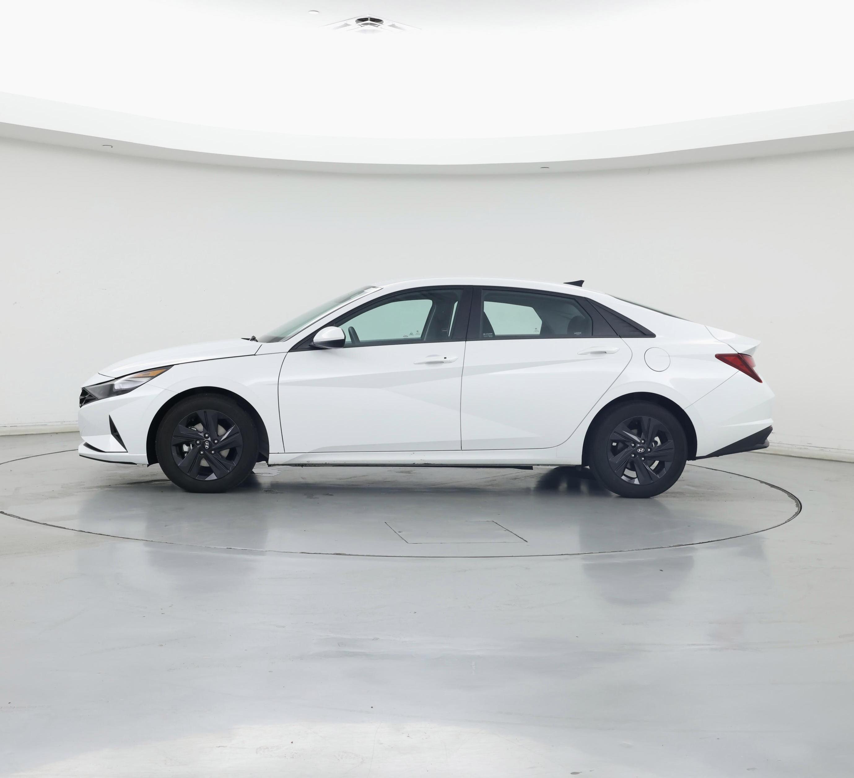 Thumbnail: 2022 Hyundai Elantra - 3