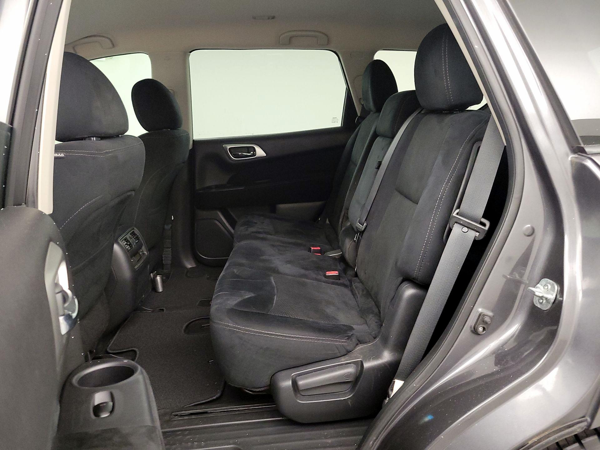 Thumbnail: 2015 Nissan Pathfinder - 18