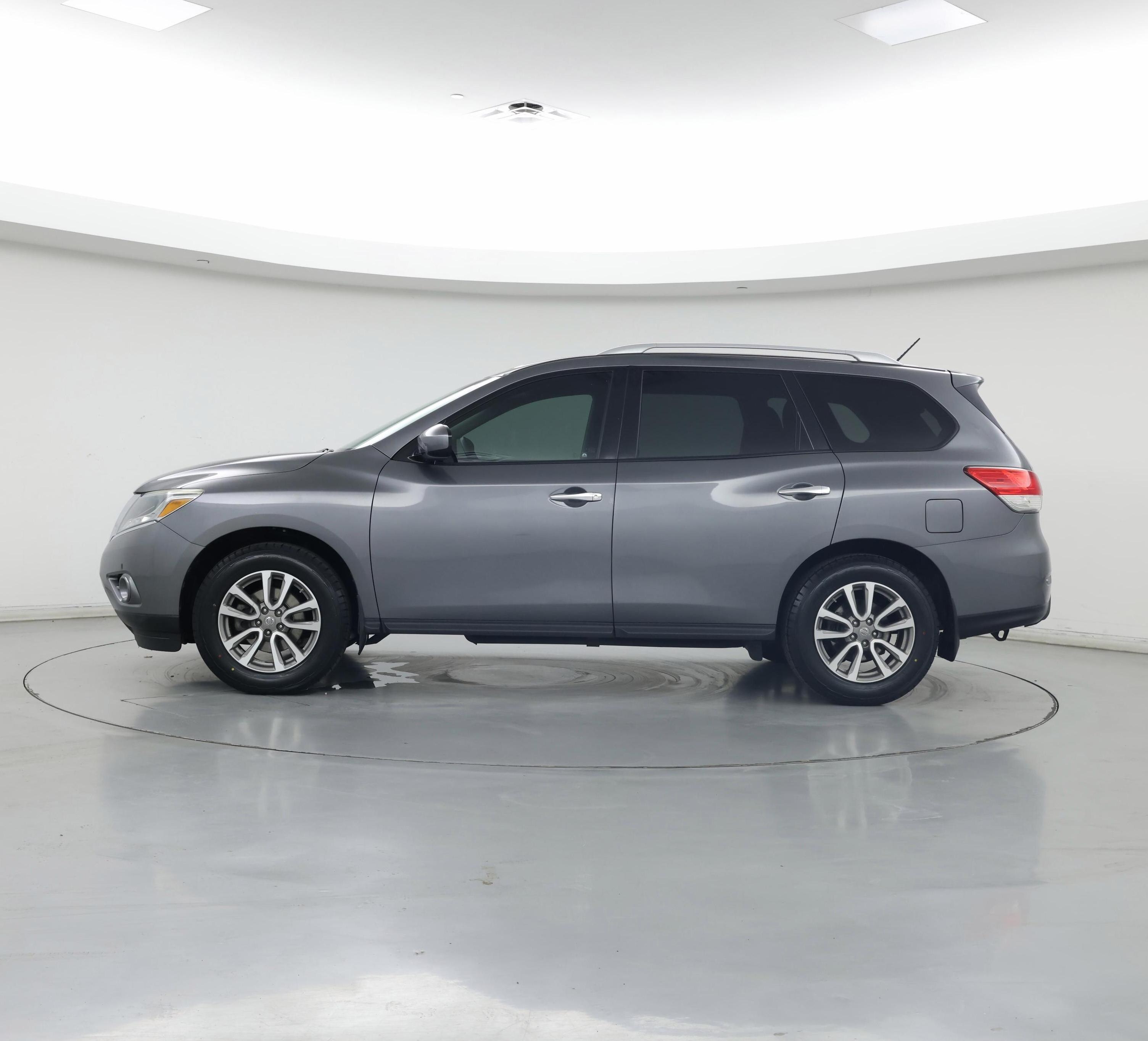 Thumbnail: 2015 Nissan Pathfinder - 3