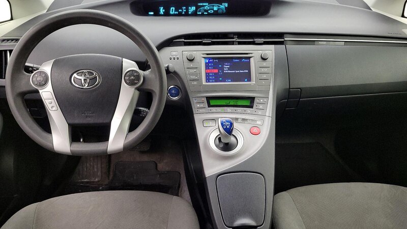 2015 Toyota Prius Two 9