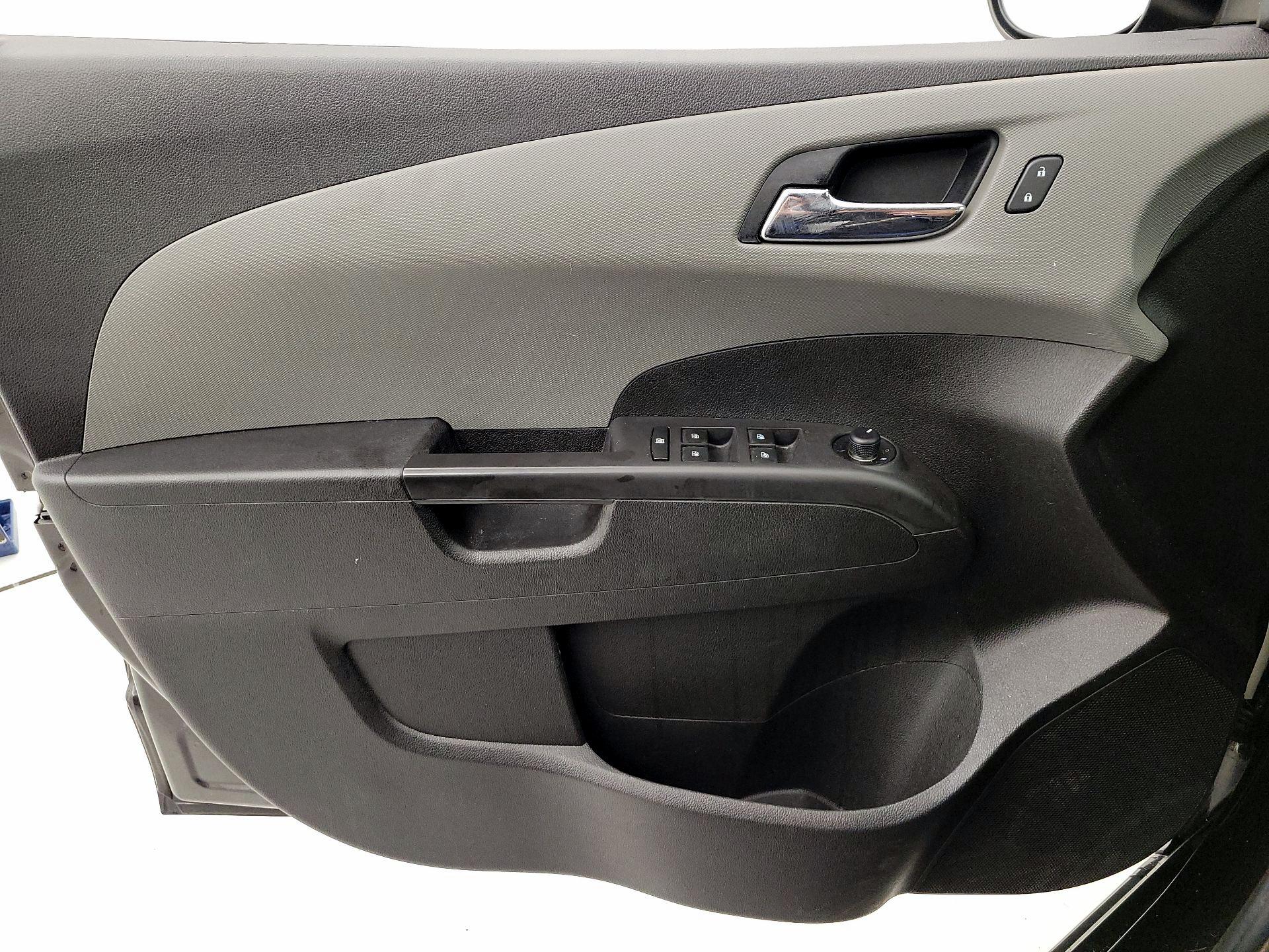 Thumbnail: 2014 Chevrolet Sonic - 12
