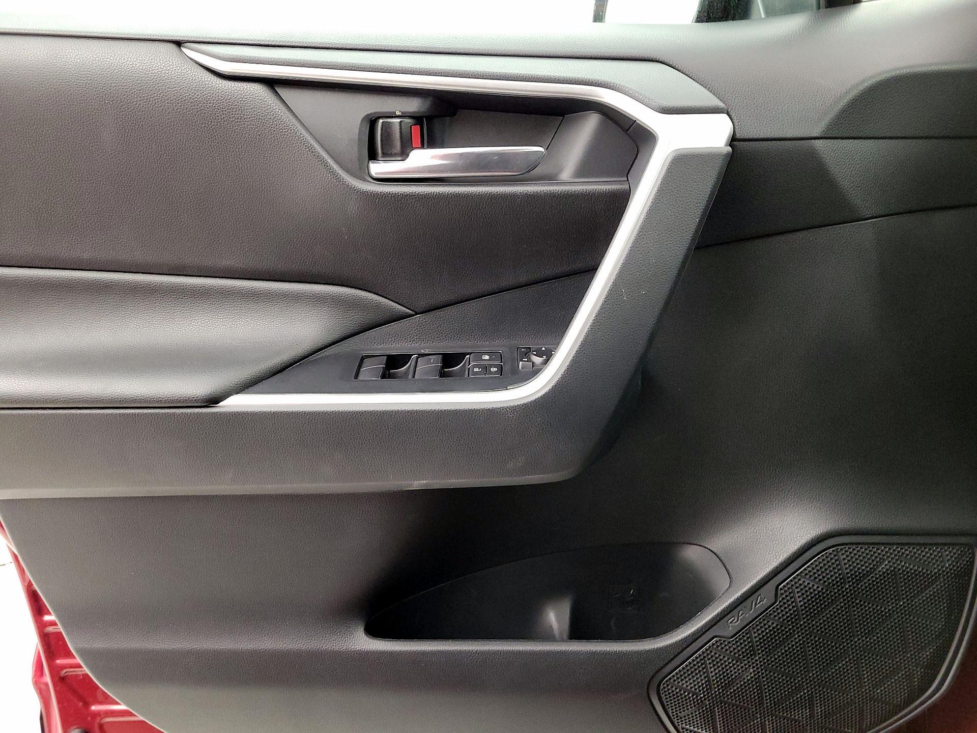 Thumbnail: 2020 Toyota RAV4 - 12