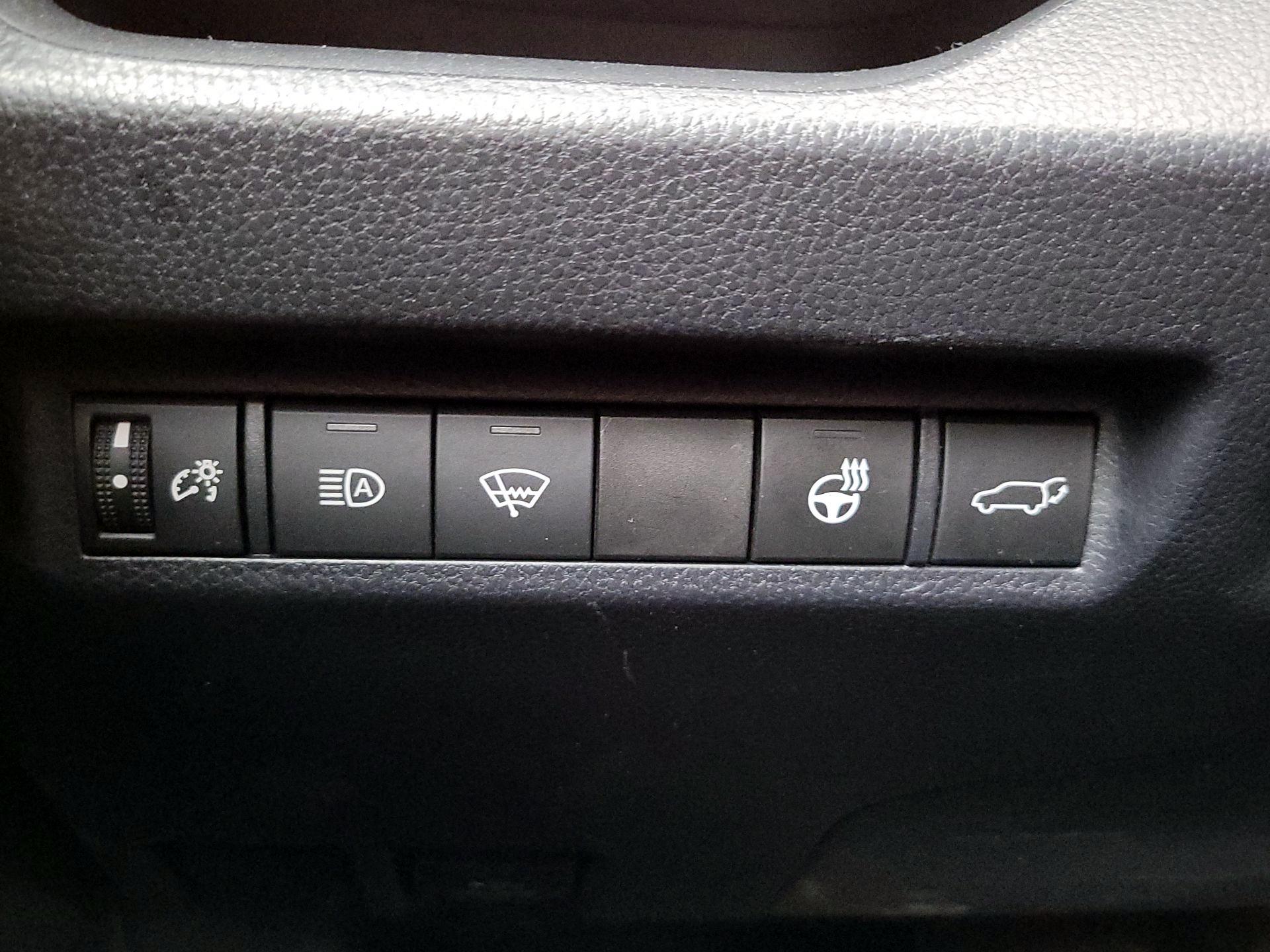 Thumbnail: 2020 Toyota RAV4 - 13
