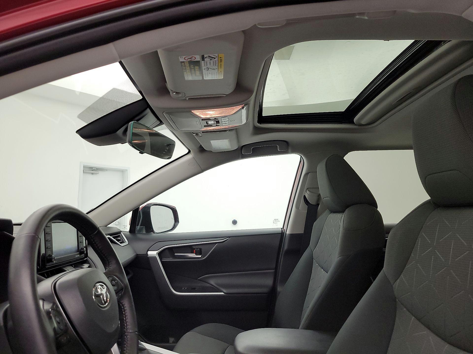 Thumbnail: 2020 Toyota RAV4 - 19