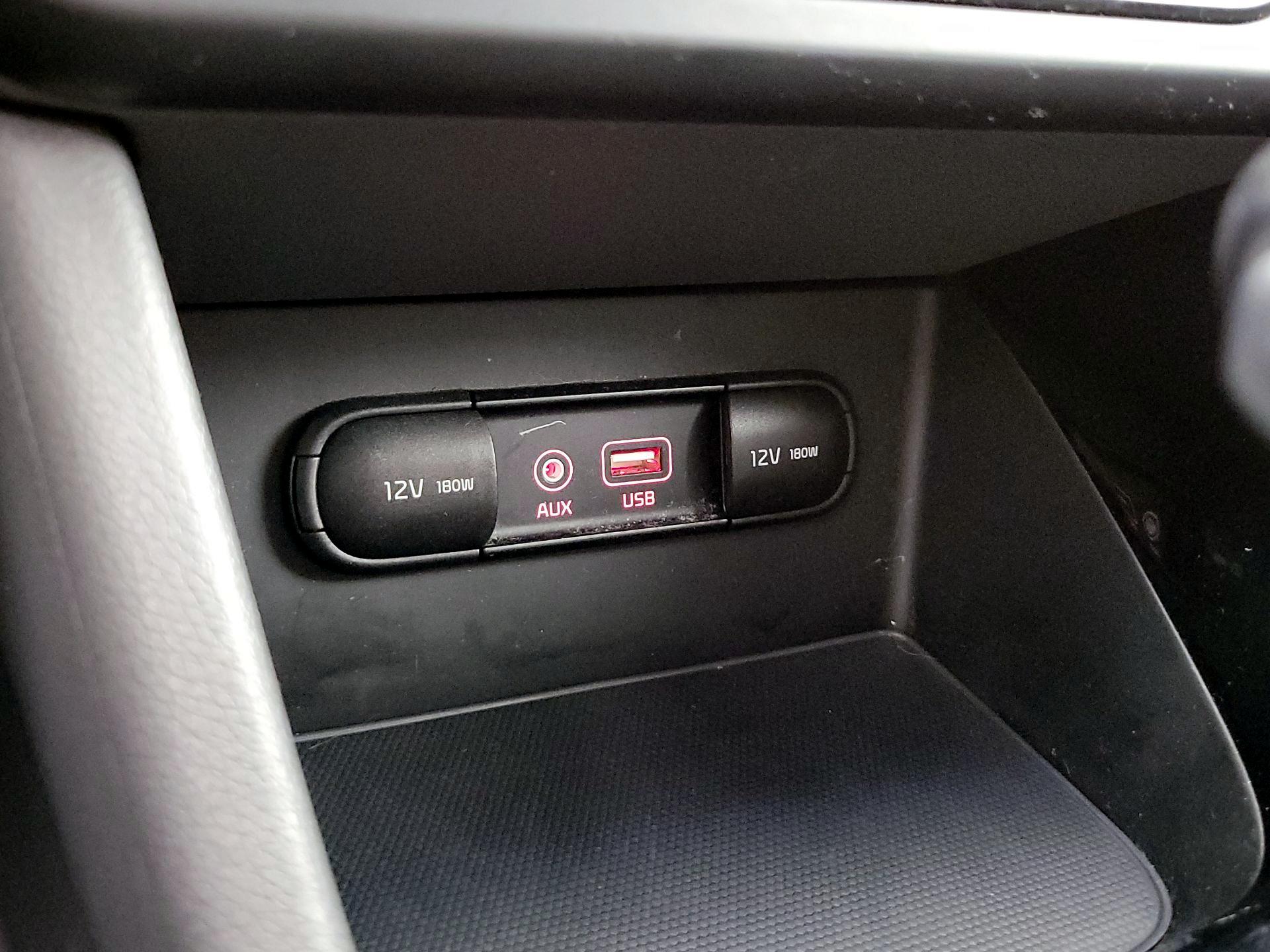 Thumbnail: 2017 Kia Niro - 18