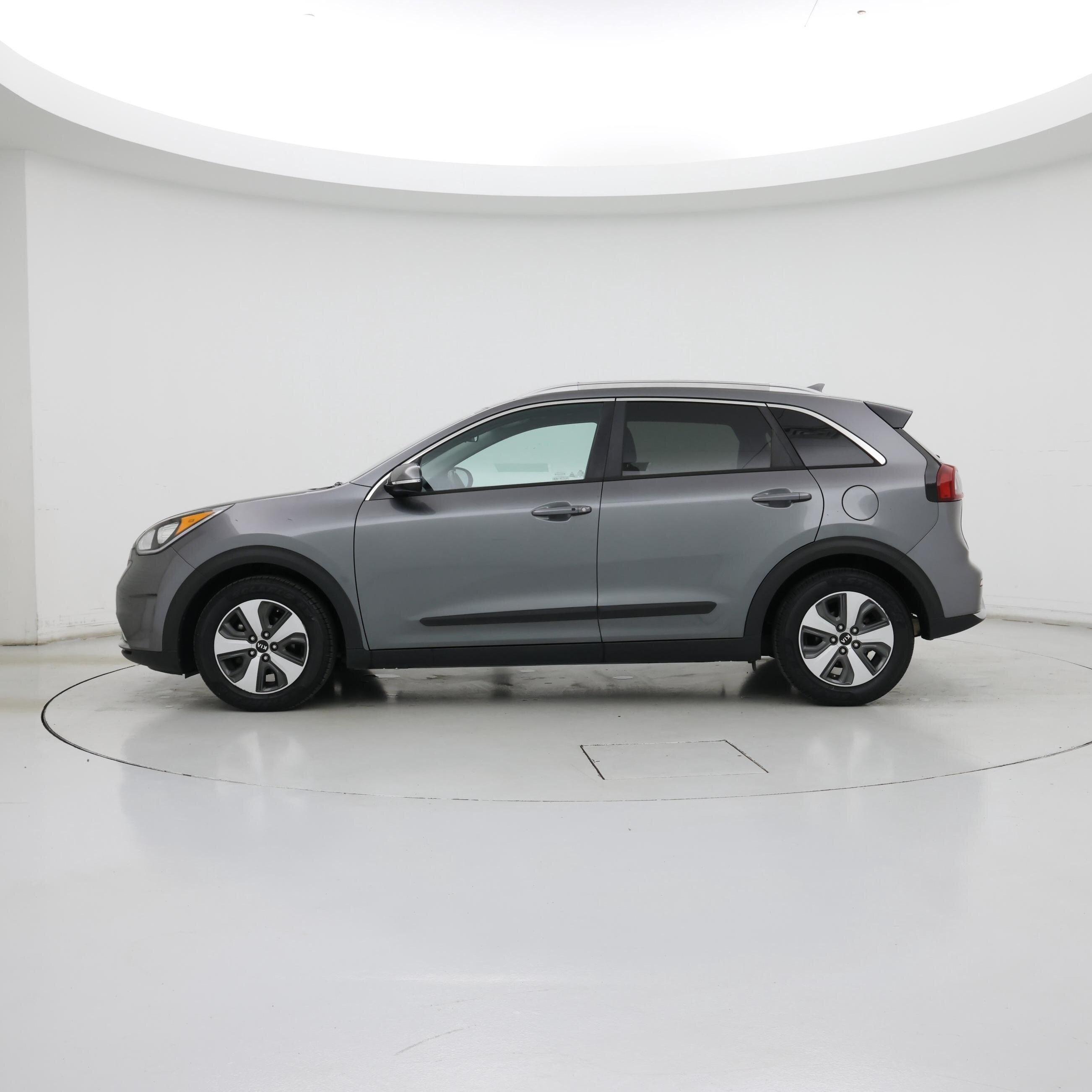 Thumbnail: 2017 Kia Niro - 3