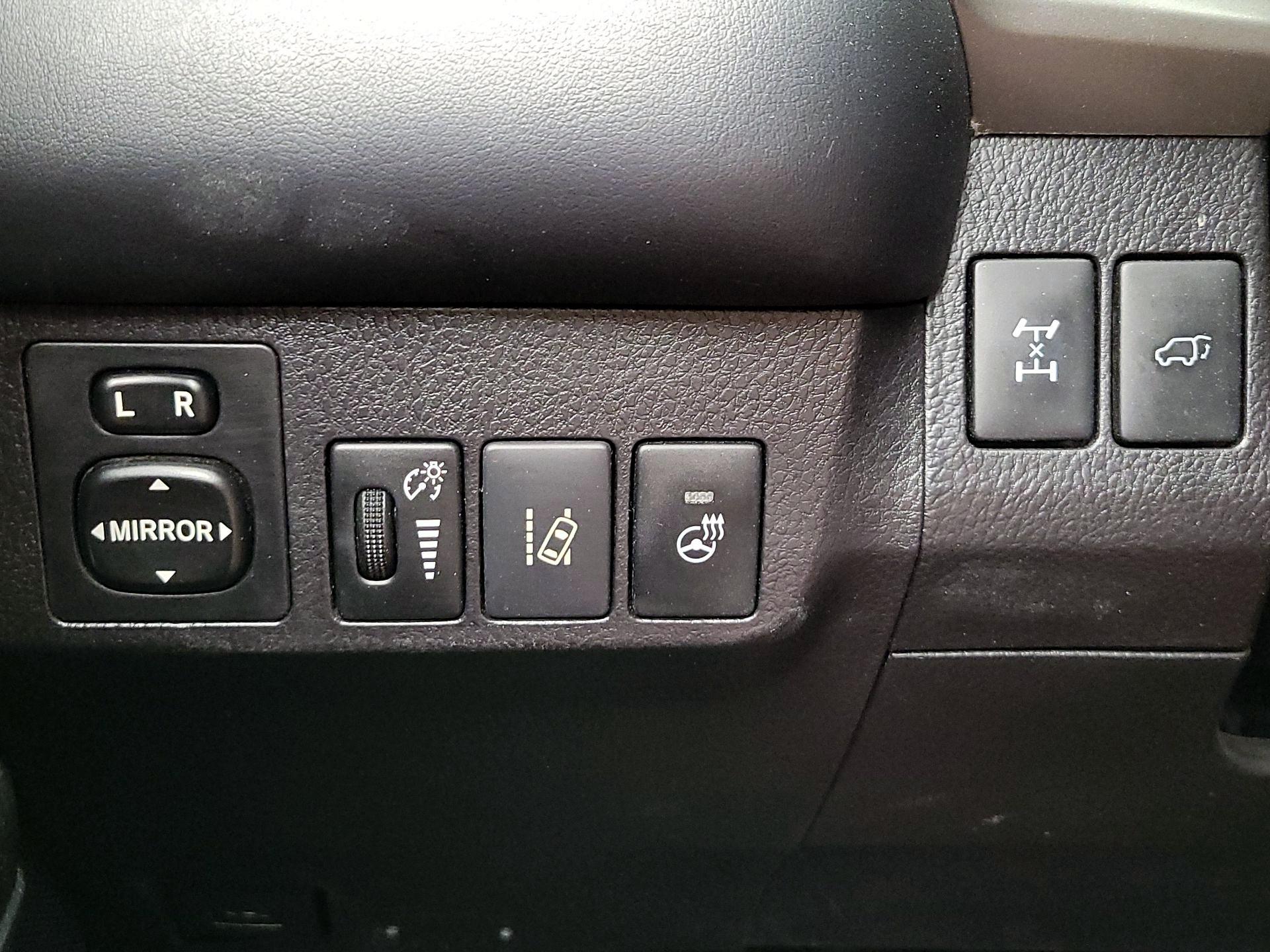 Thumbnail: 2018 Toyota RAV4 - 13