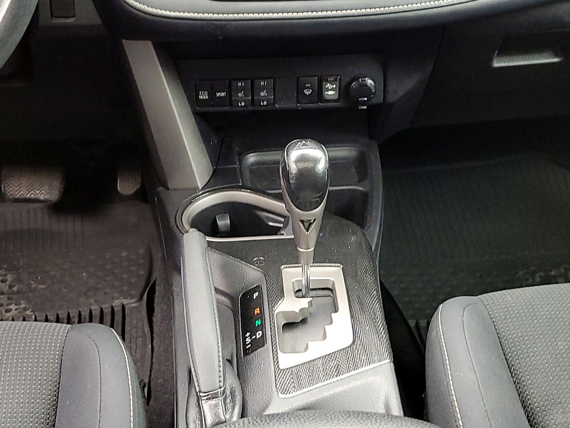 Thumbnail: 2018 Toyota RAV4 - 17
