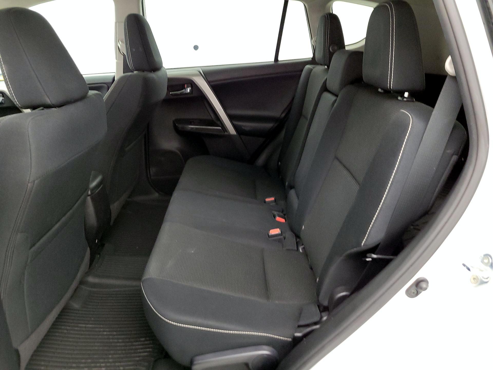 Thumbnail: 2018 Toyota RAV4 - 20