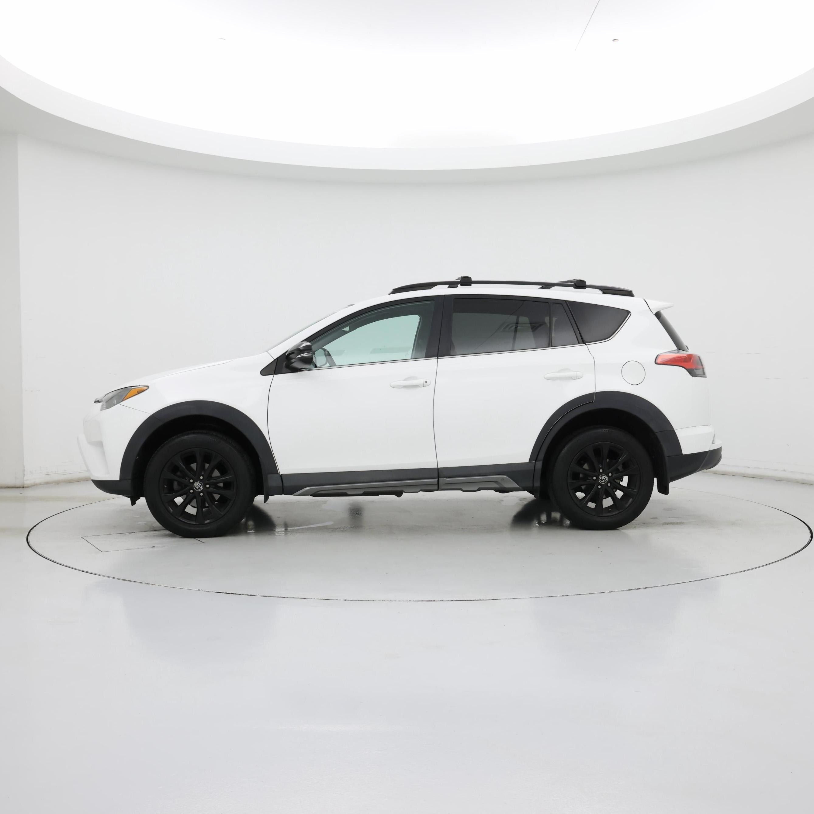 Thumbnail: 2018 Toyota RAV4 - 3