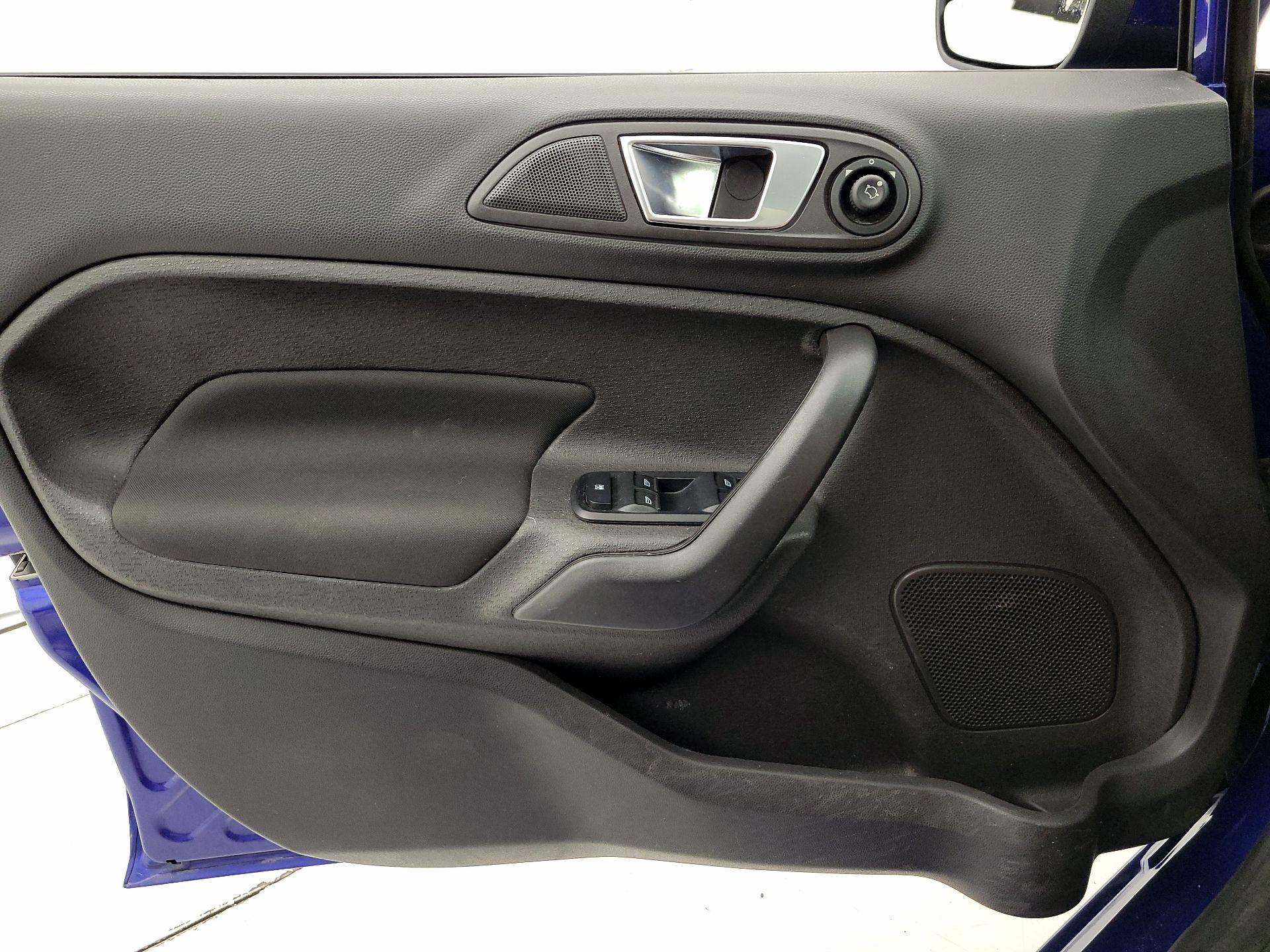 Thumbnail: 2014 Ford Fiesta - 12