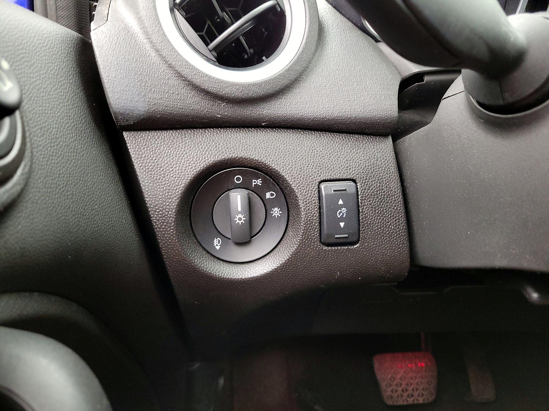 Thumbnail: 2014 Ford Fiesta - 13