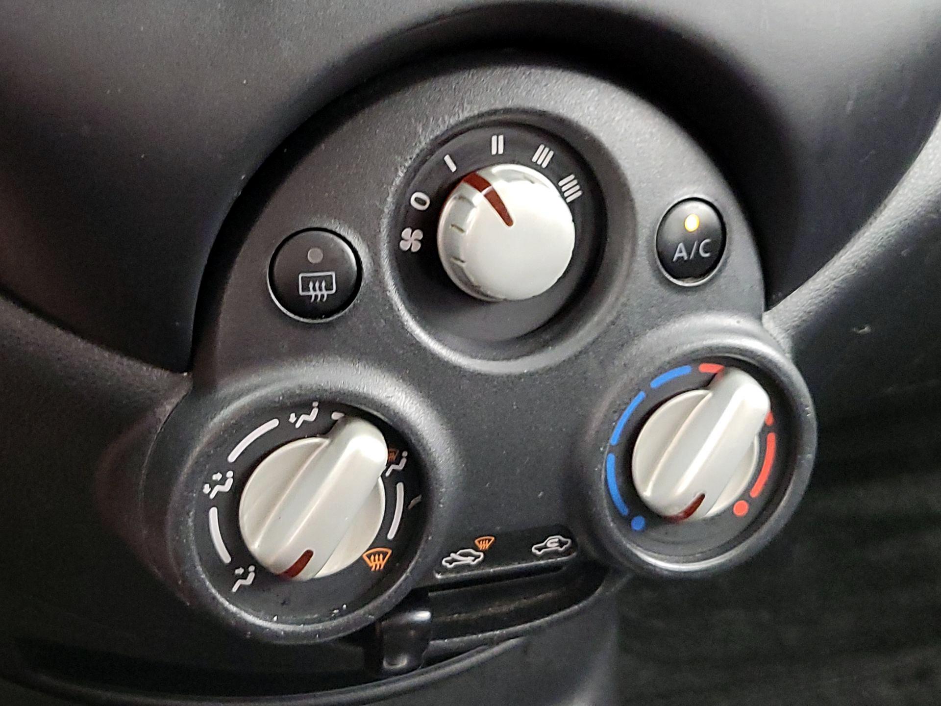 Thumbnail: 2014 Nissan Versa Note - 15