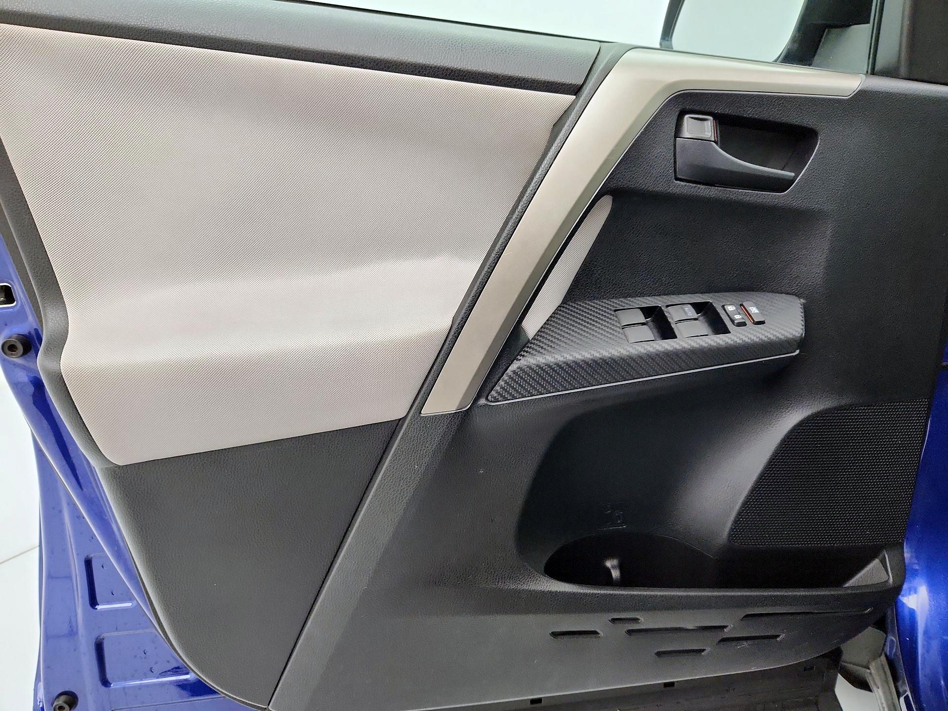 Thumbnail: 2015 Toyota RAV4 - 12