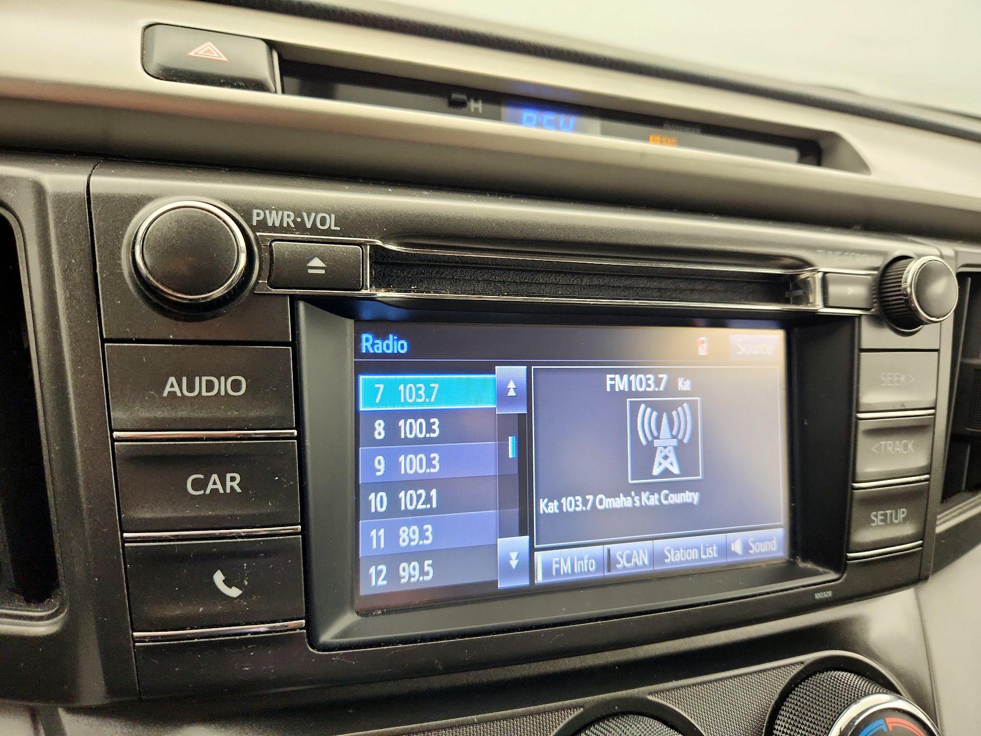 Thumbnail: 2015 Toyota RAV4 - 15