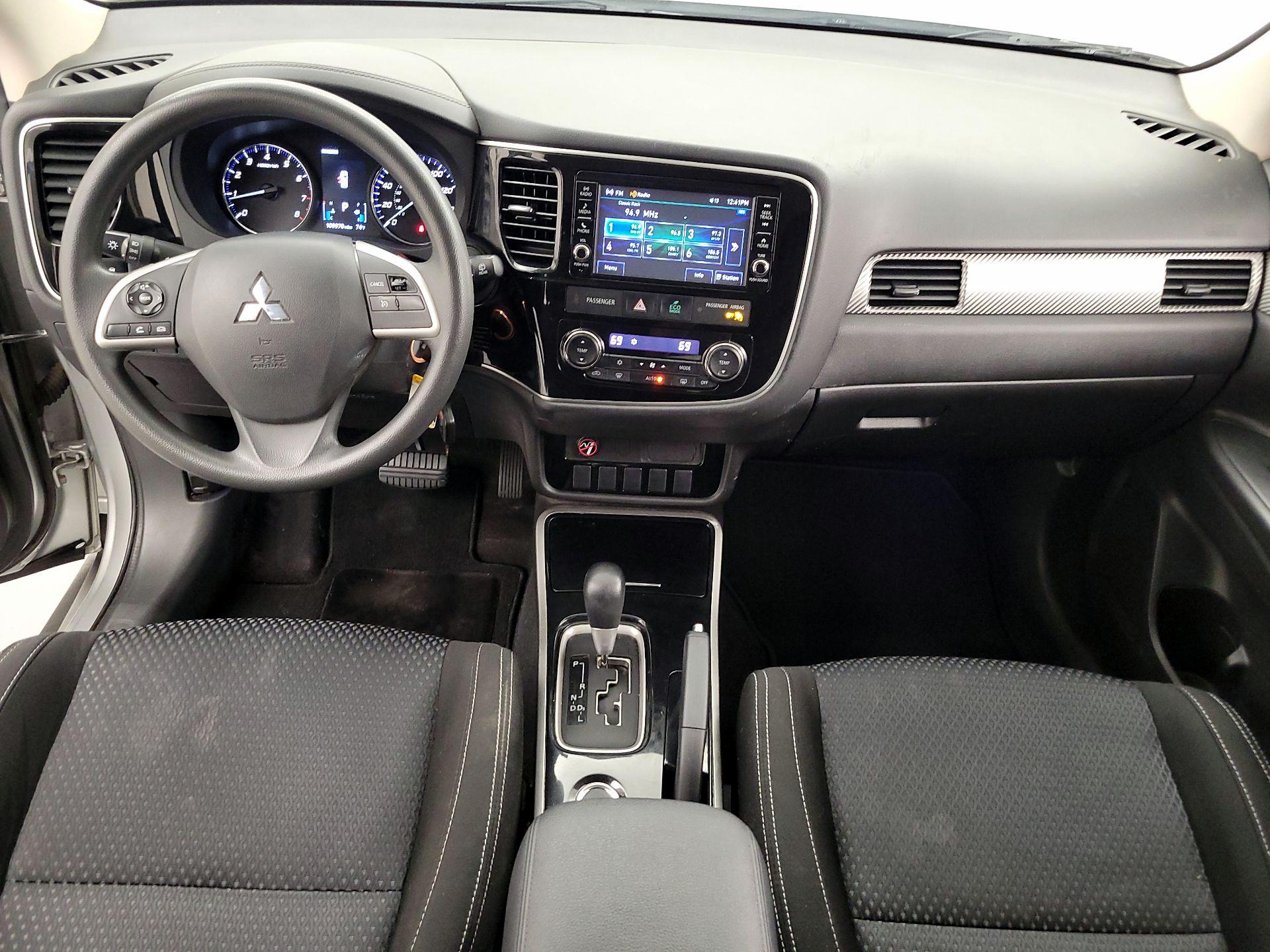 Thumbnail: 2018 Mitsubishi Outlander - 9