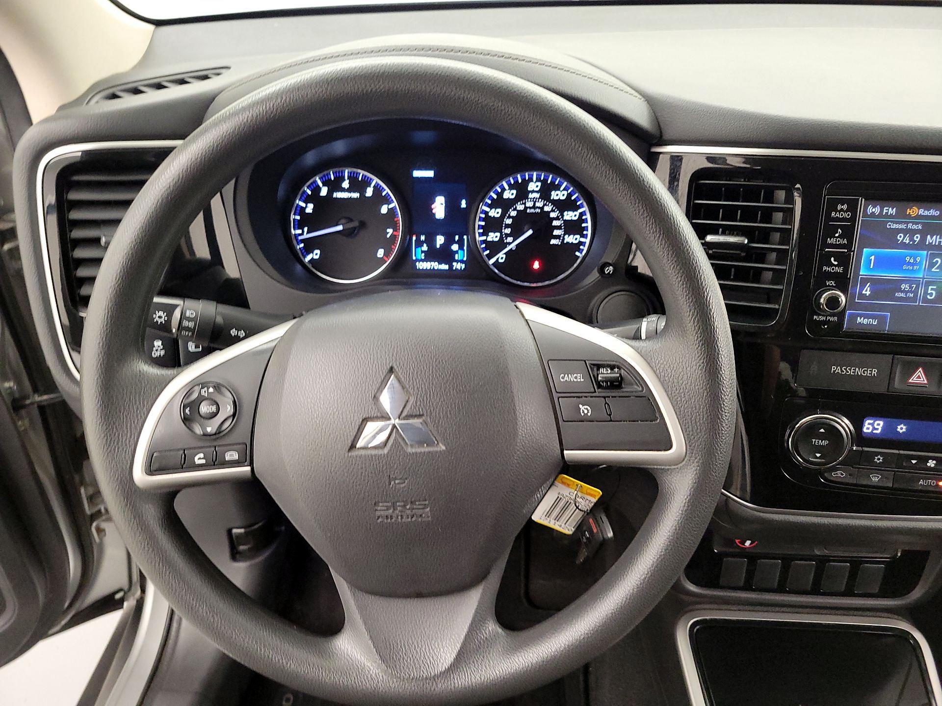 Thumbnail: 2018 Mitsubishi Outlander - 10