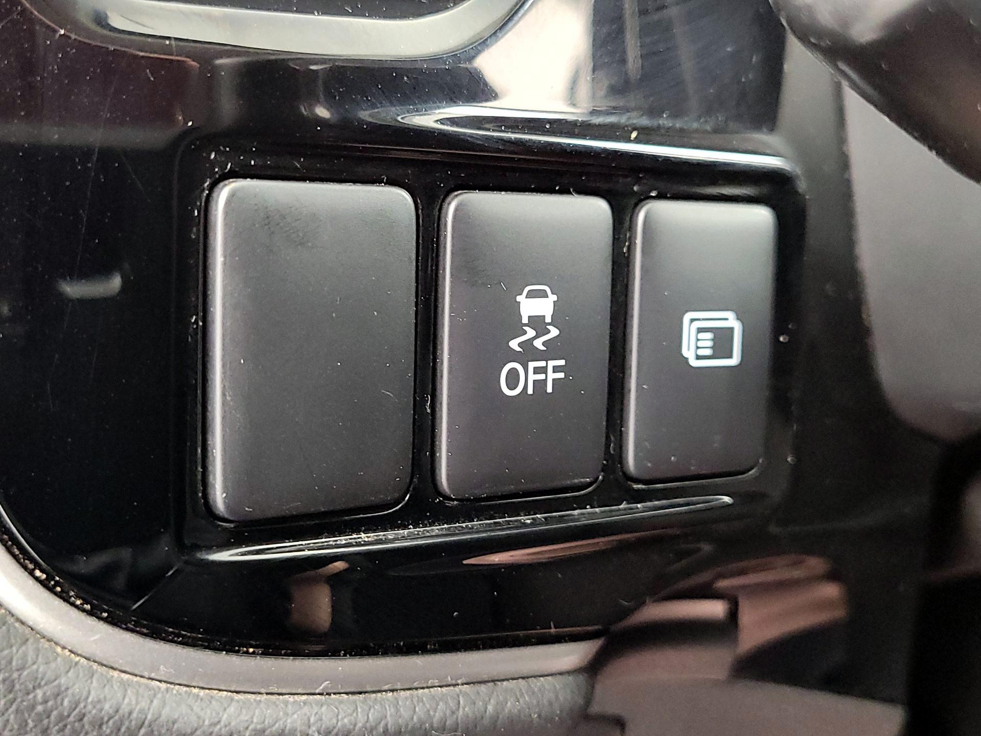 Thumbnail: 2018 Mitsubishi Outlander - 13