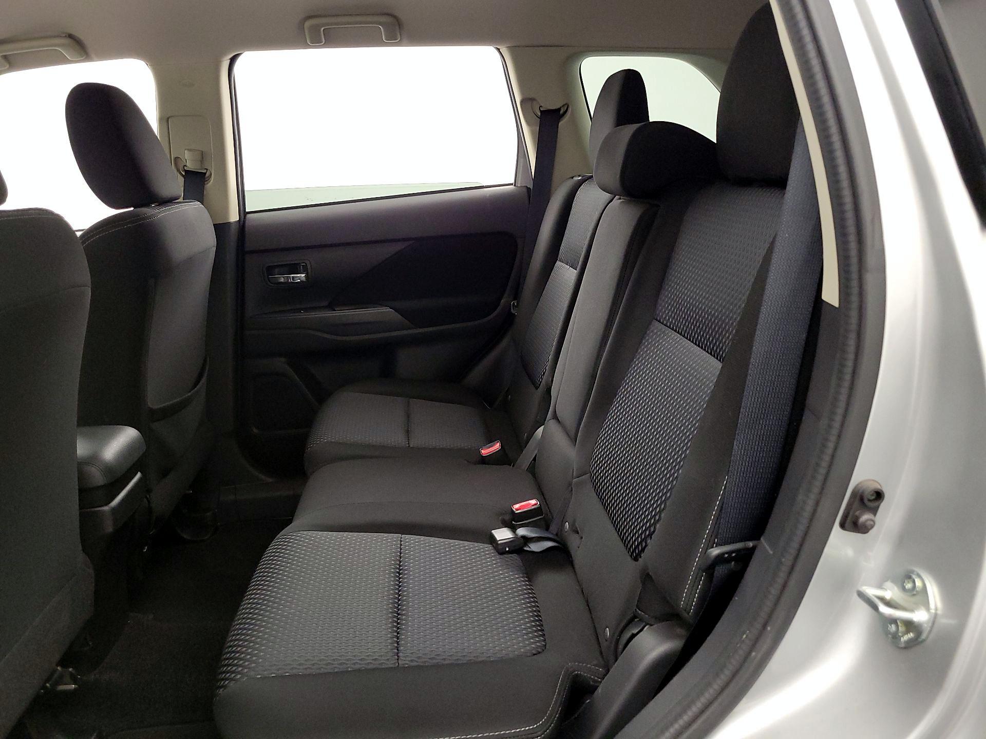 Thumbnail: 2018 Mitsubishi Outlander - 18