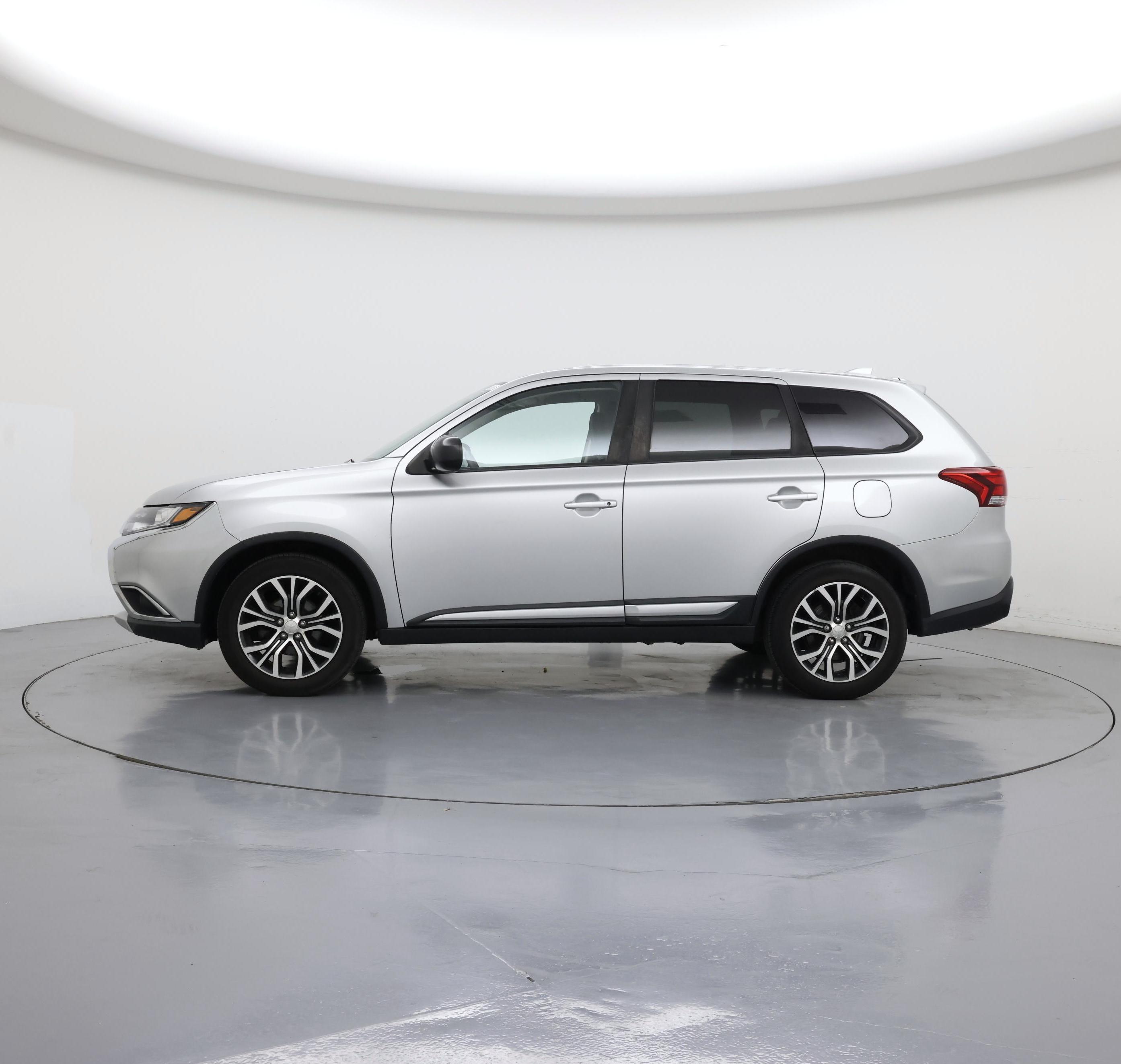 Thumbnail: 2018 Mitsubishi Outlander - 3