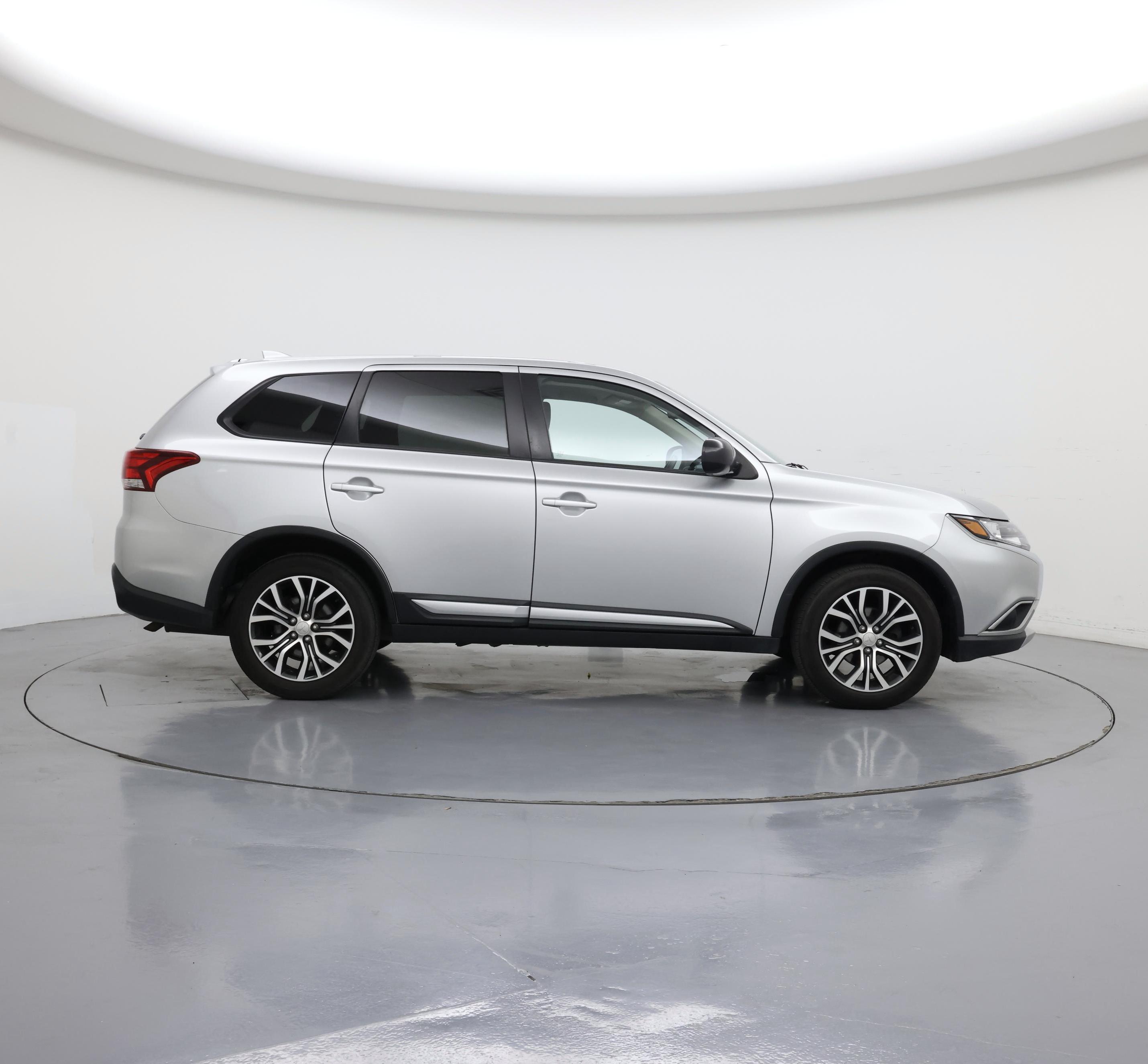 Thumbnail: 2018 Mitsubishi Outlander - 7