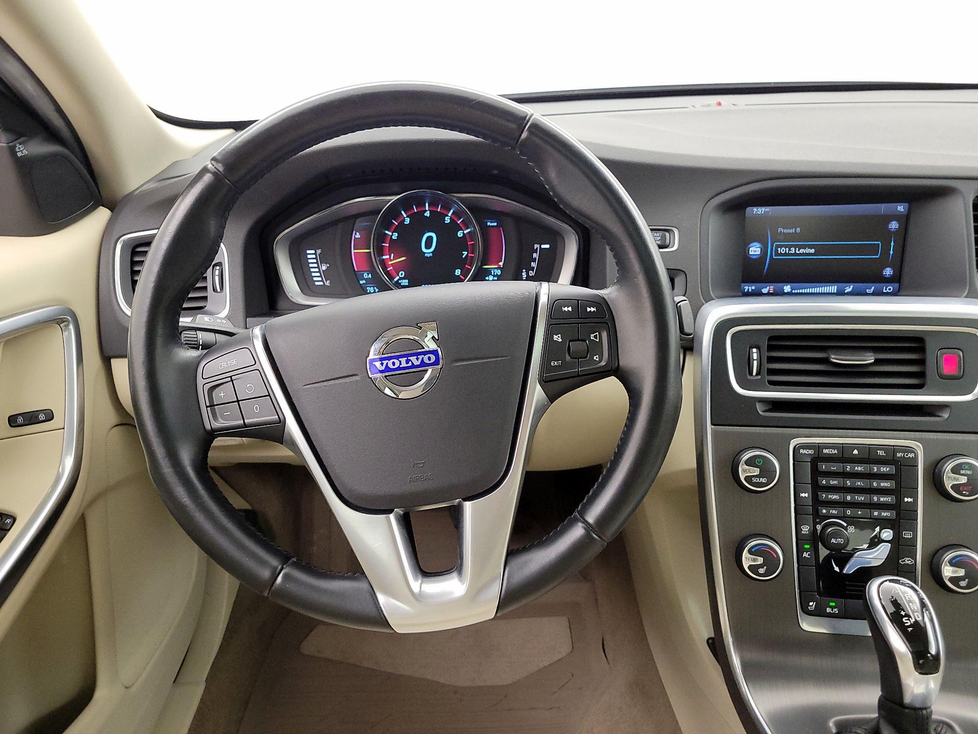 Thumbnail: 2015 Volvo S60 - 10