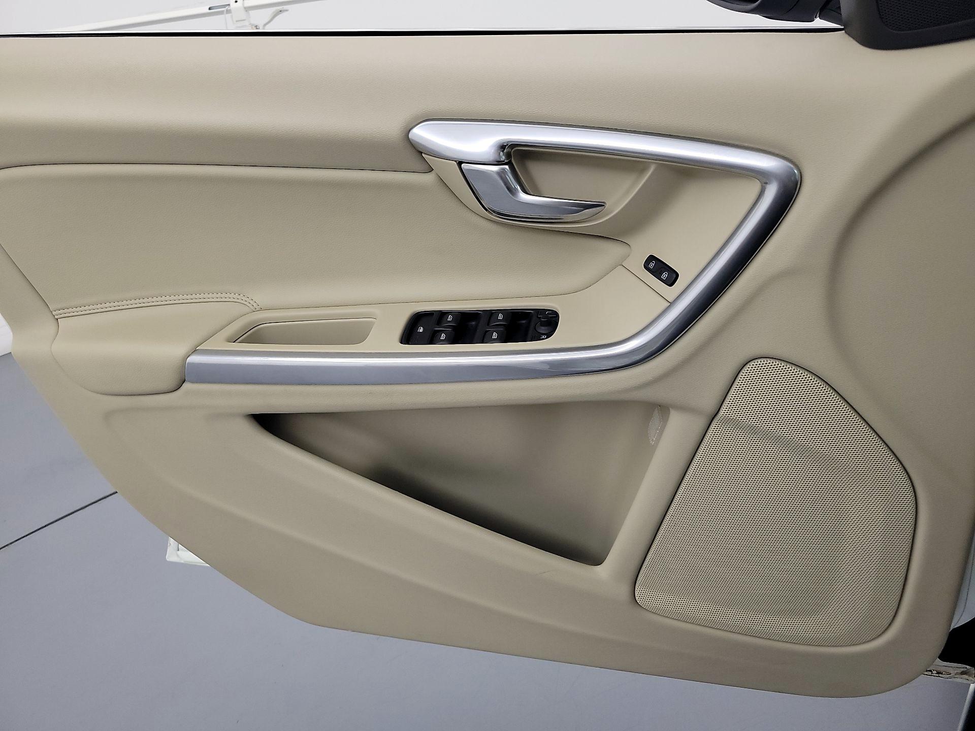 Thumbnail: 2015 Volvo S60 - 12