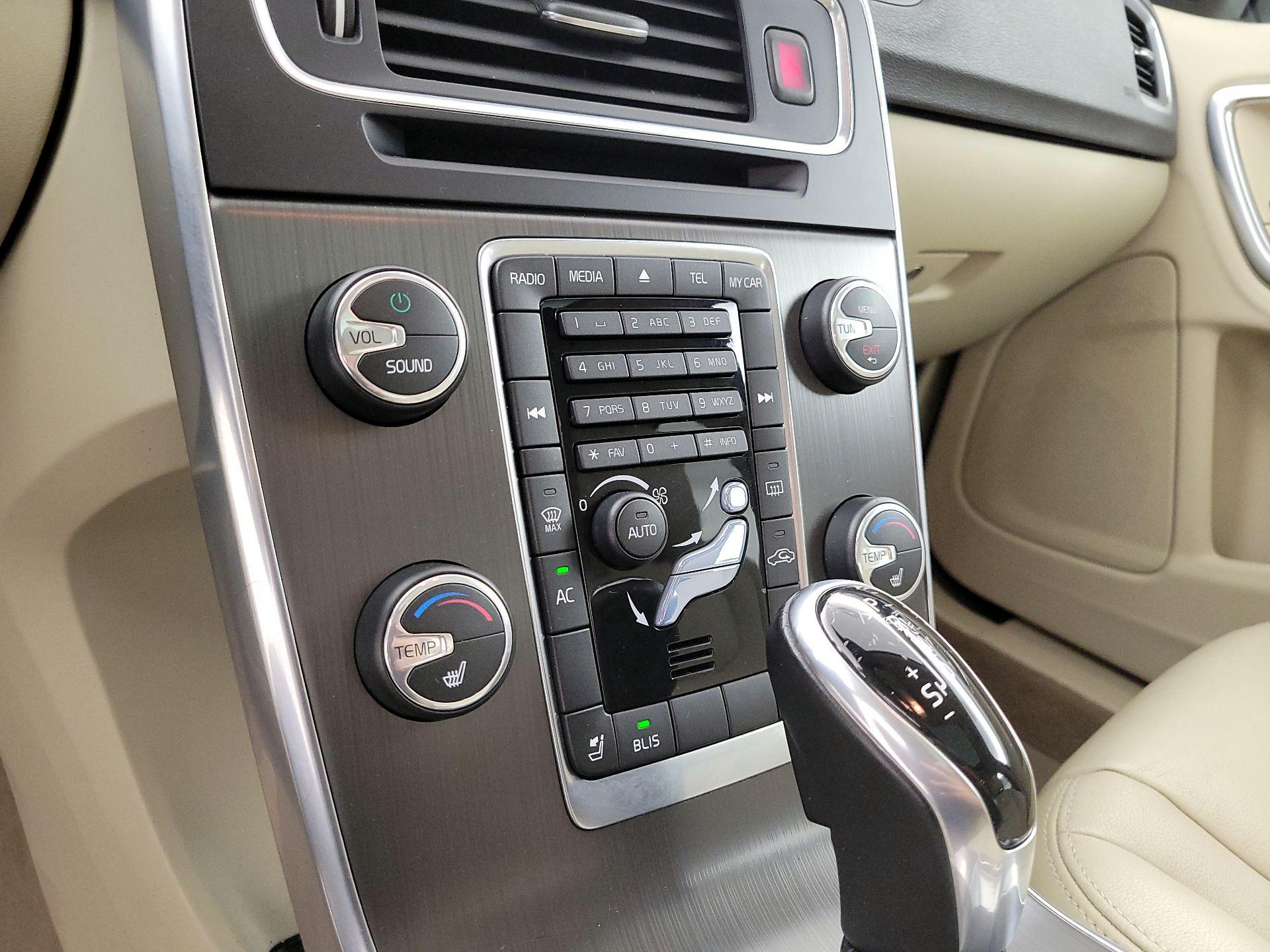 Thumbnail: 2015 Volvo S60 - 15