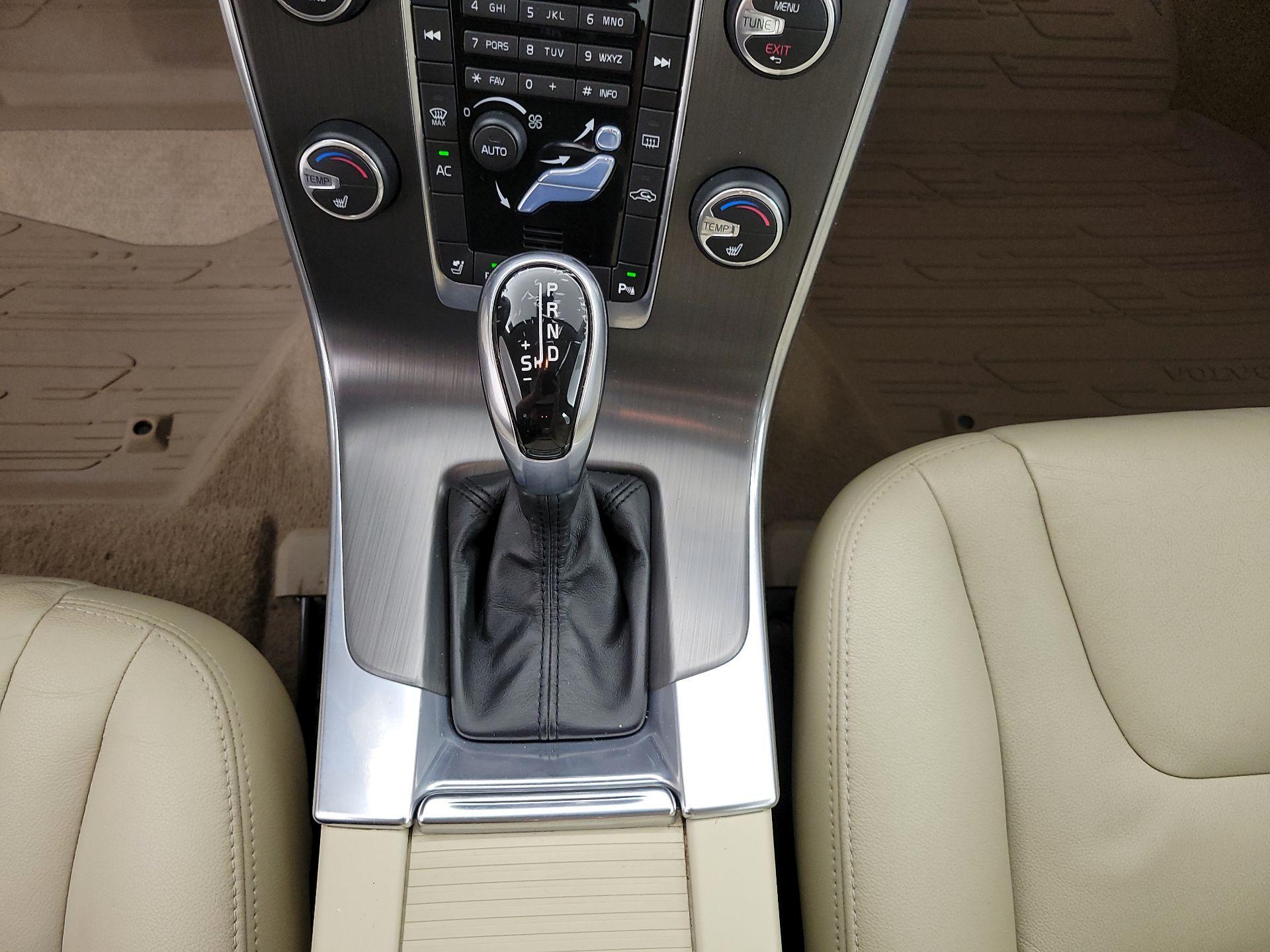 Thumbnail: 2015 Volvo S60 - 16