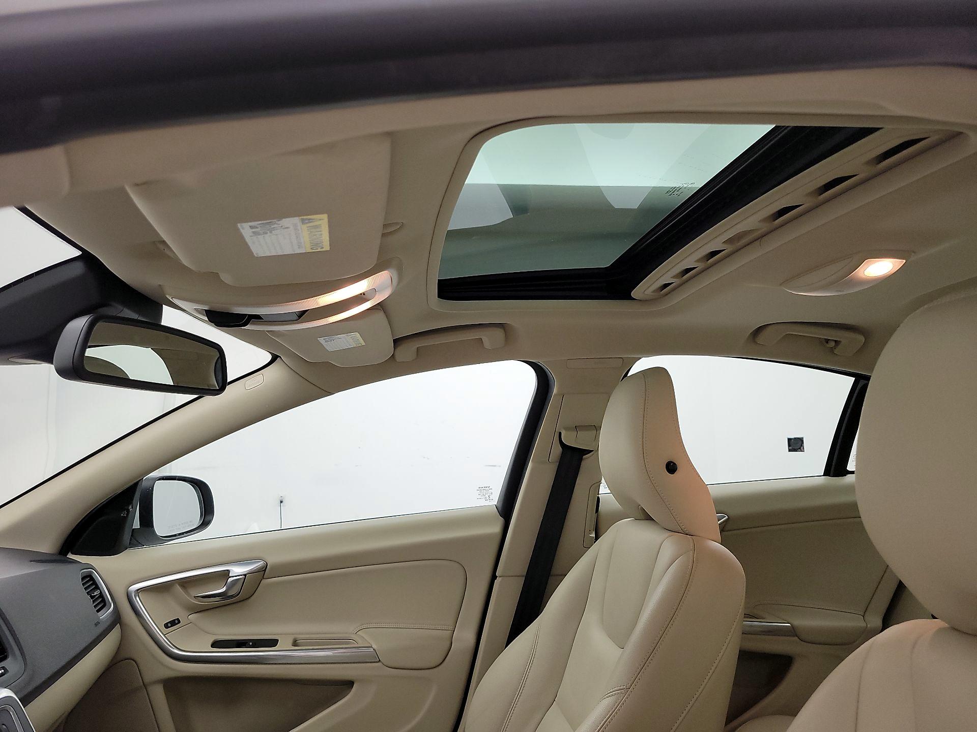 Thumbnail: 2015 Volvo S60 - 17