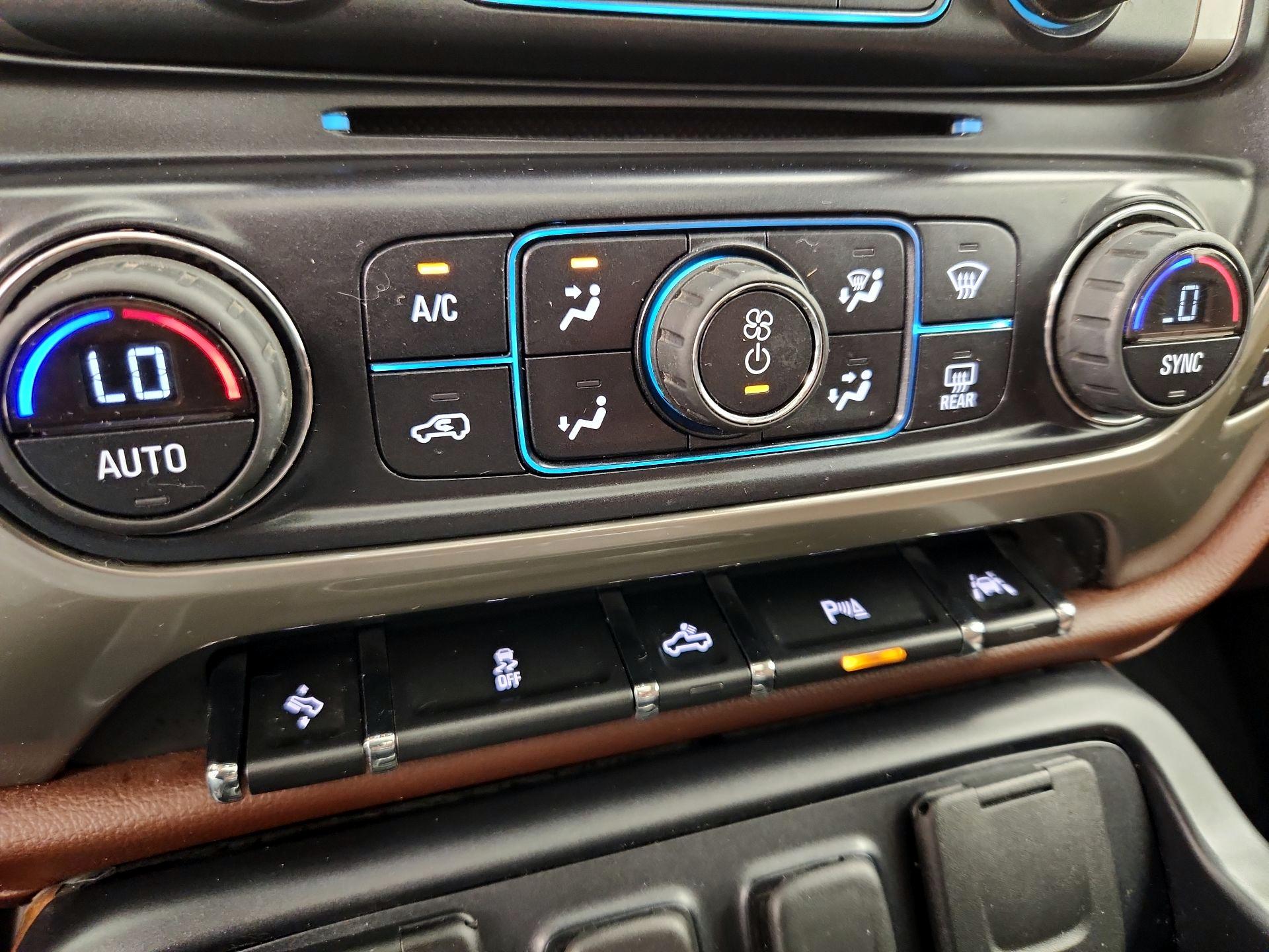 Thumbnail: 2016 Chevrolet Silverado 1500 - 17