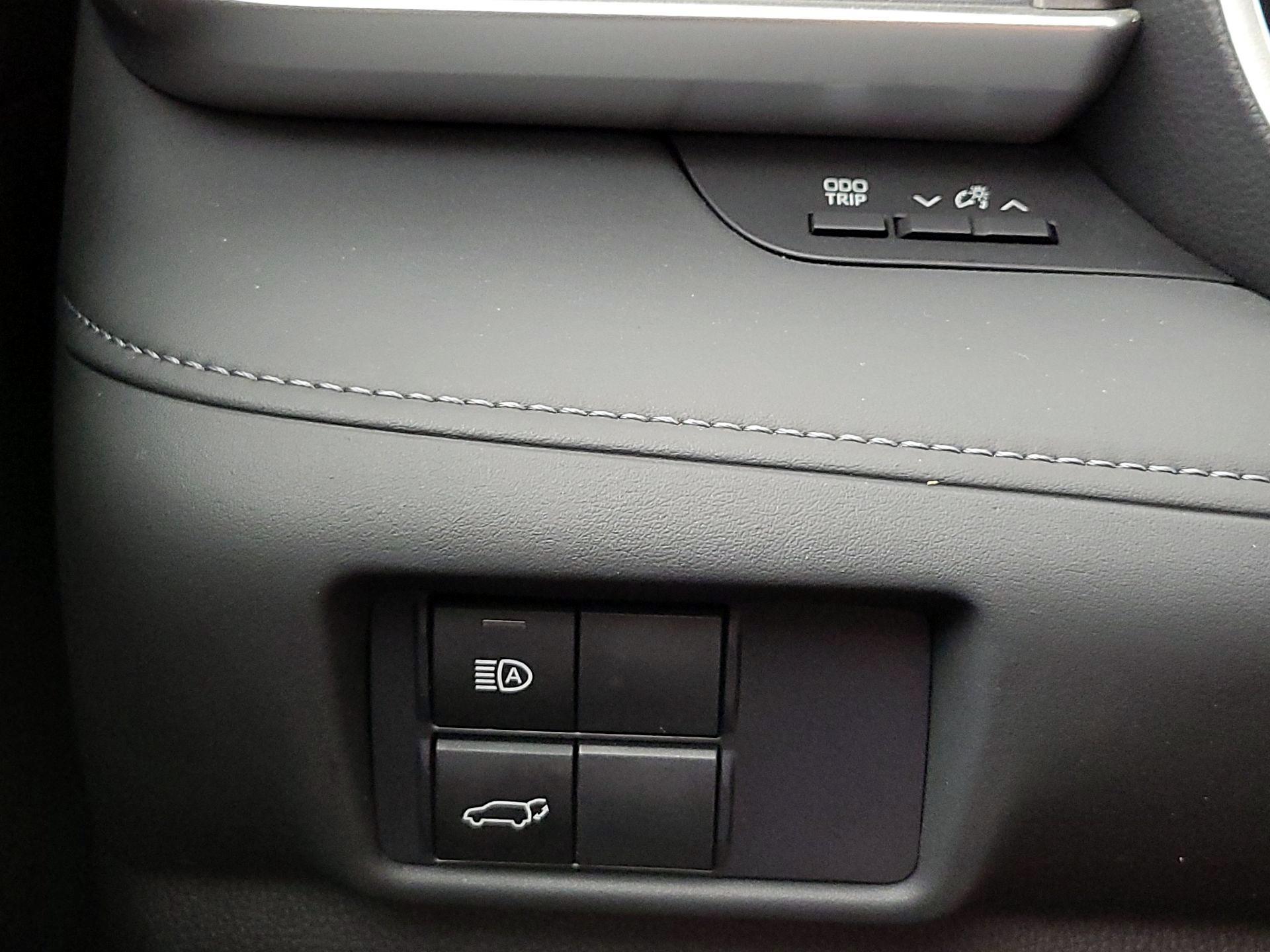 Thumbnail: 2021 Toyota Highlander - 13