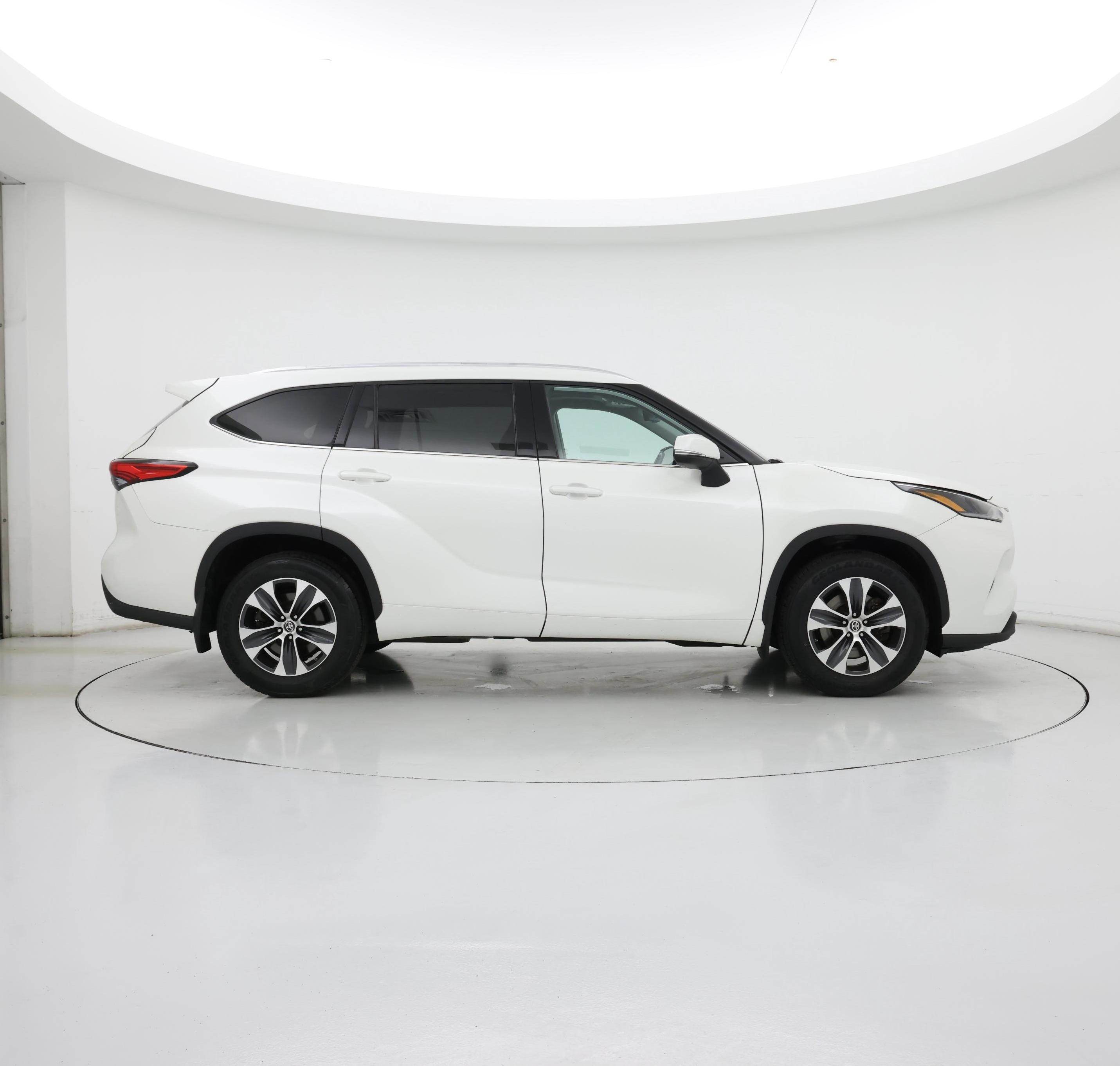 Thumbnail: 2021 Toyota Highlander - 7