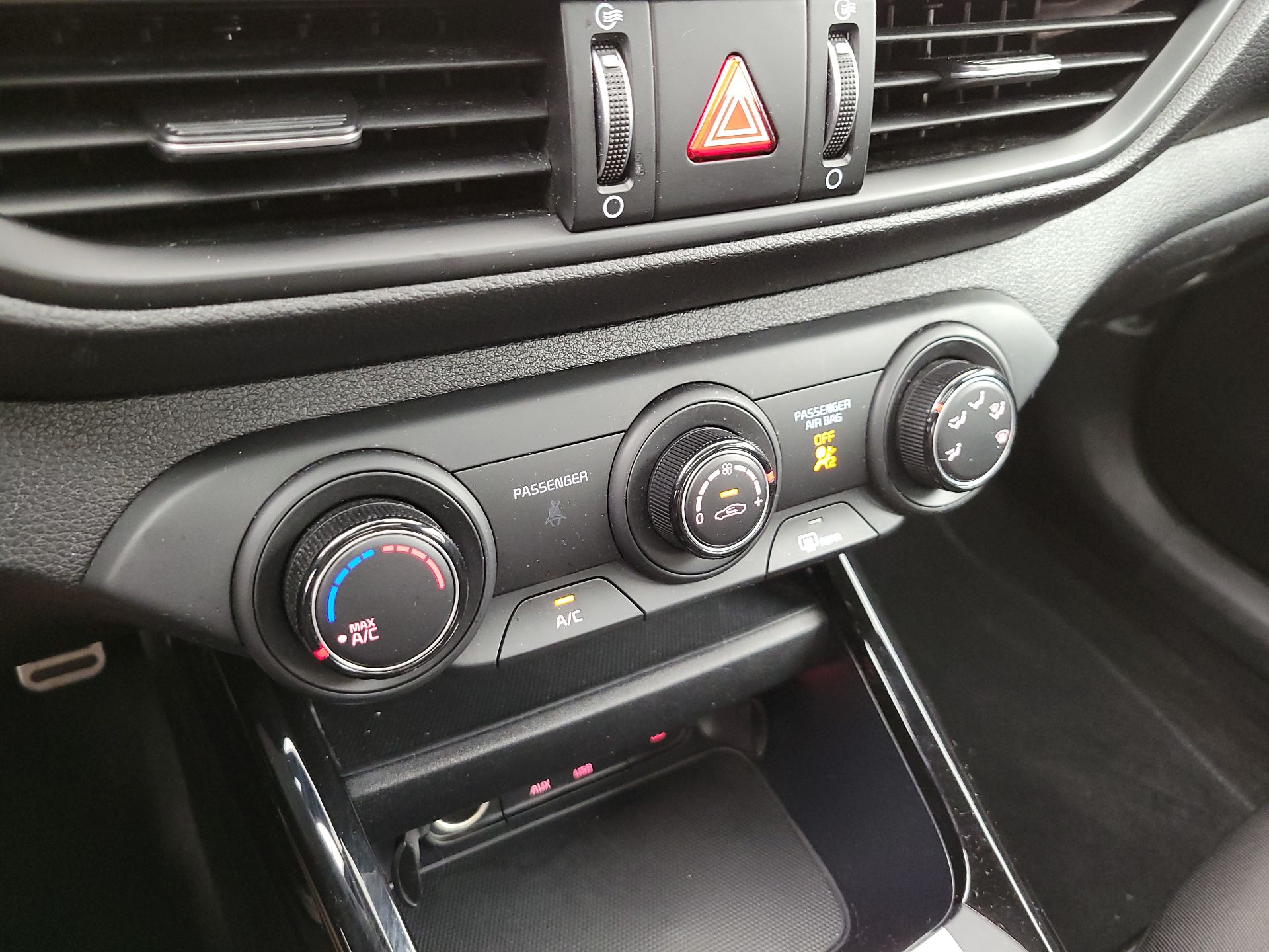 Thumbnail: 2021 Kia Forte - 16