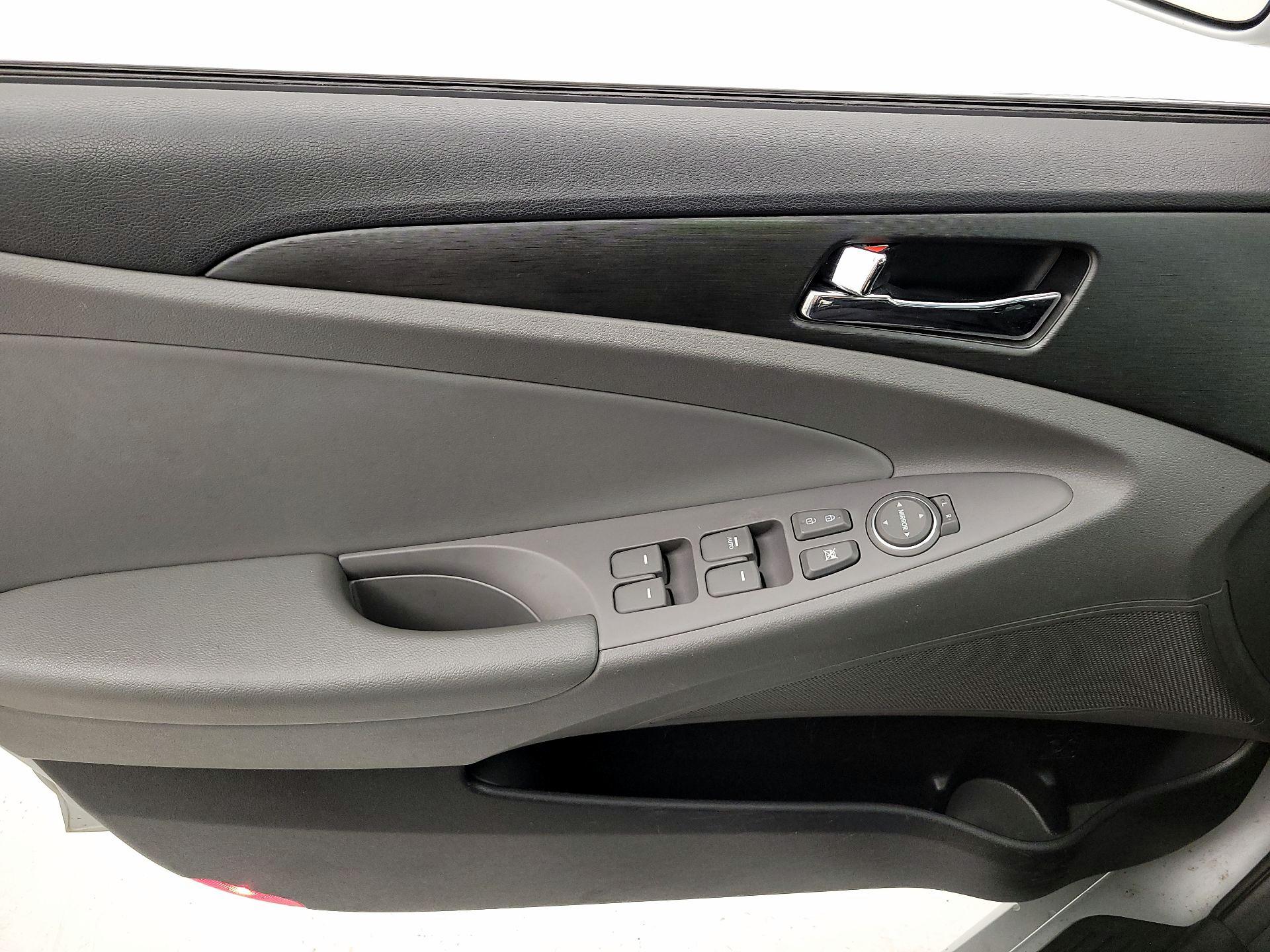 Thumbnail: 2014 Hyundai Sonata - 12